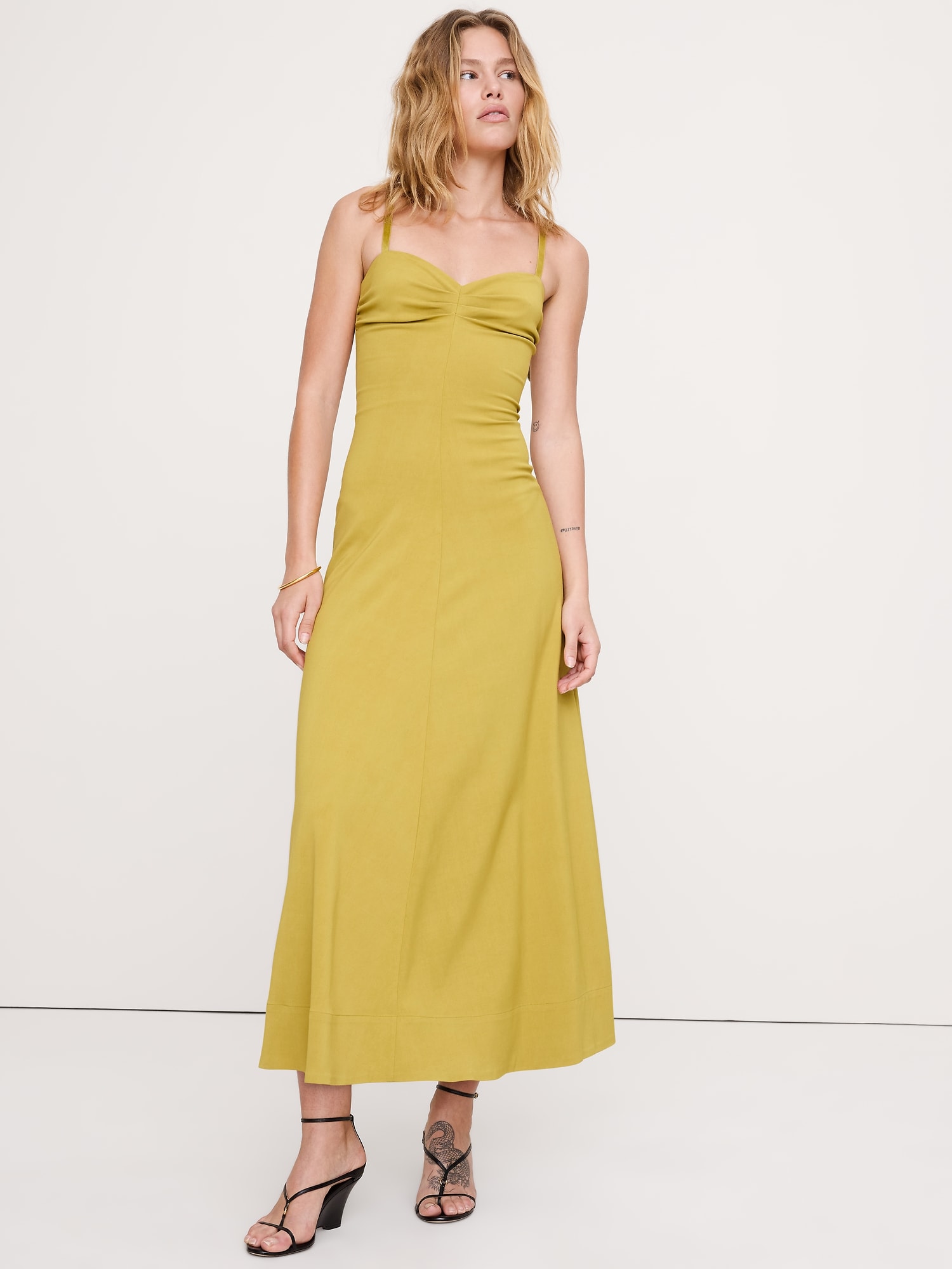 Robe longue à décolleté en cœur en satin de coton extensible - Vert Doré