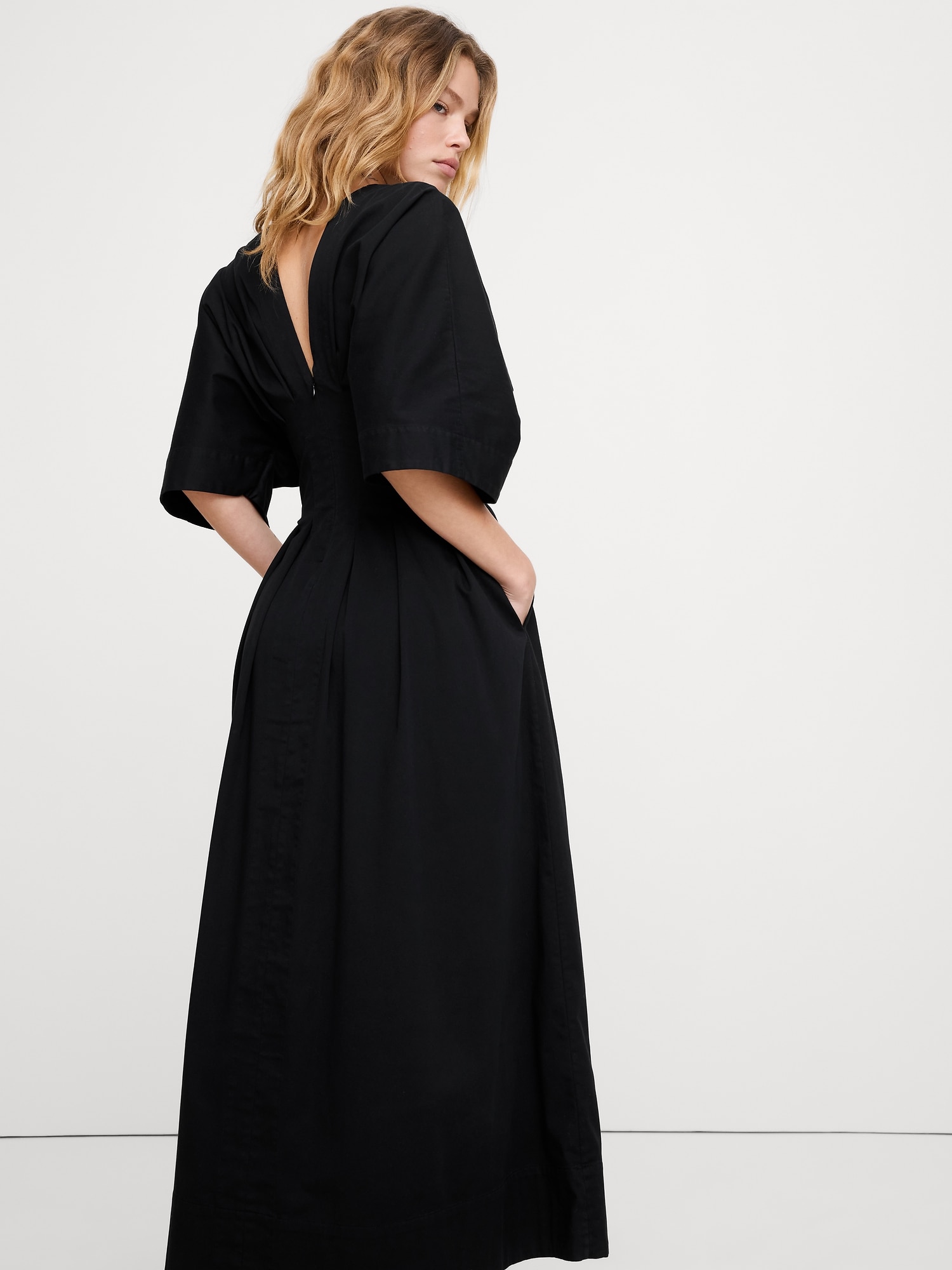 L'image numéro 3 présente Robe longue à plis en coton extensible