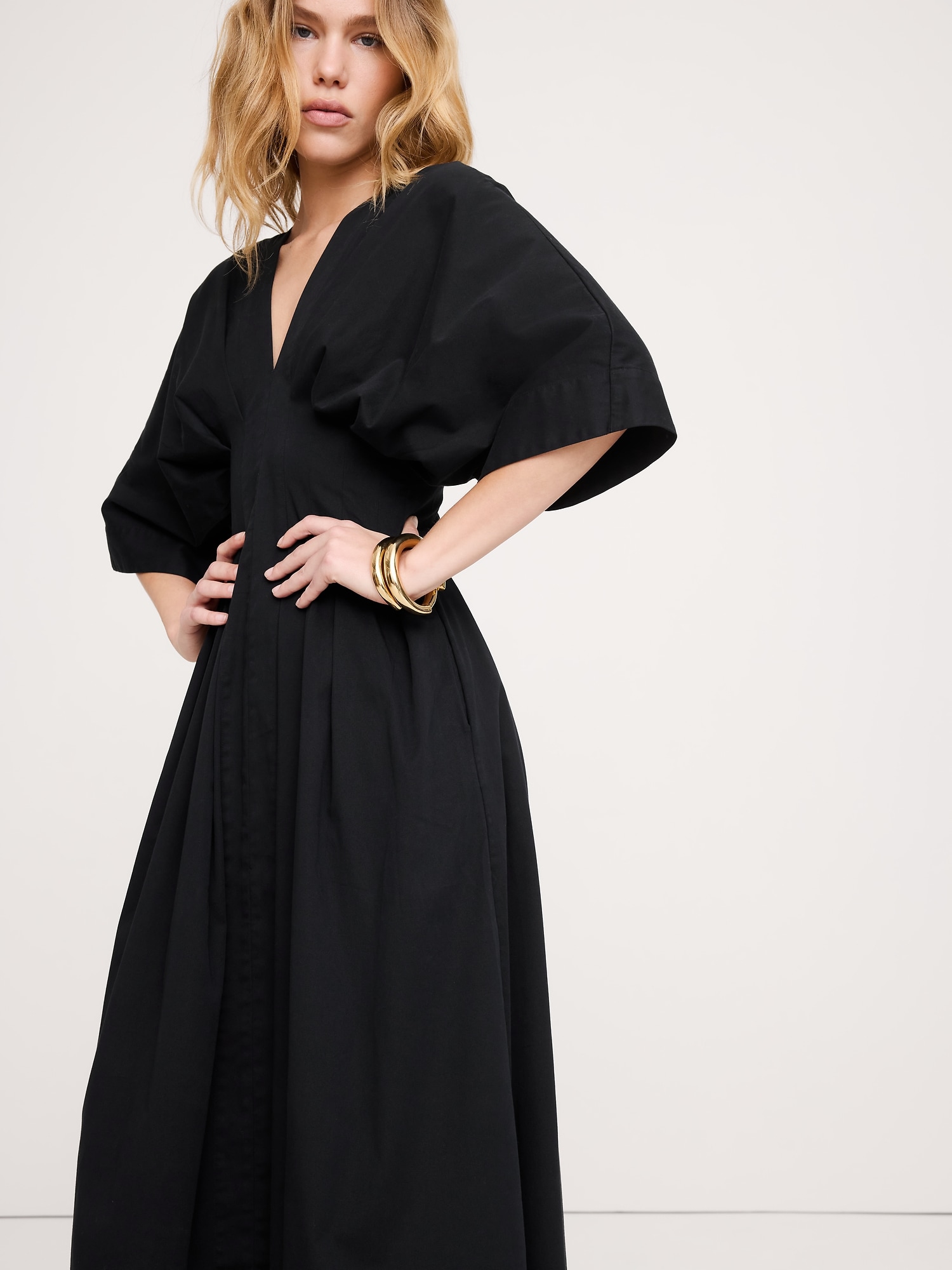 L'image numéro 4 présente Robe longue à plis en coton extensible