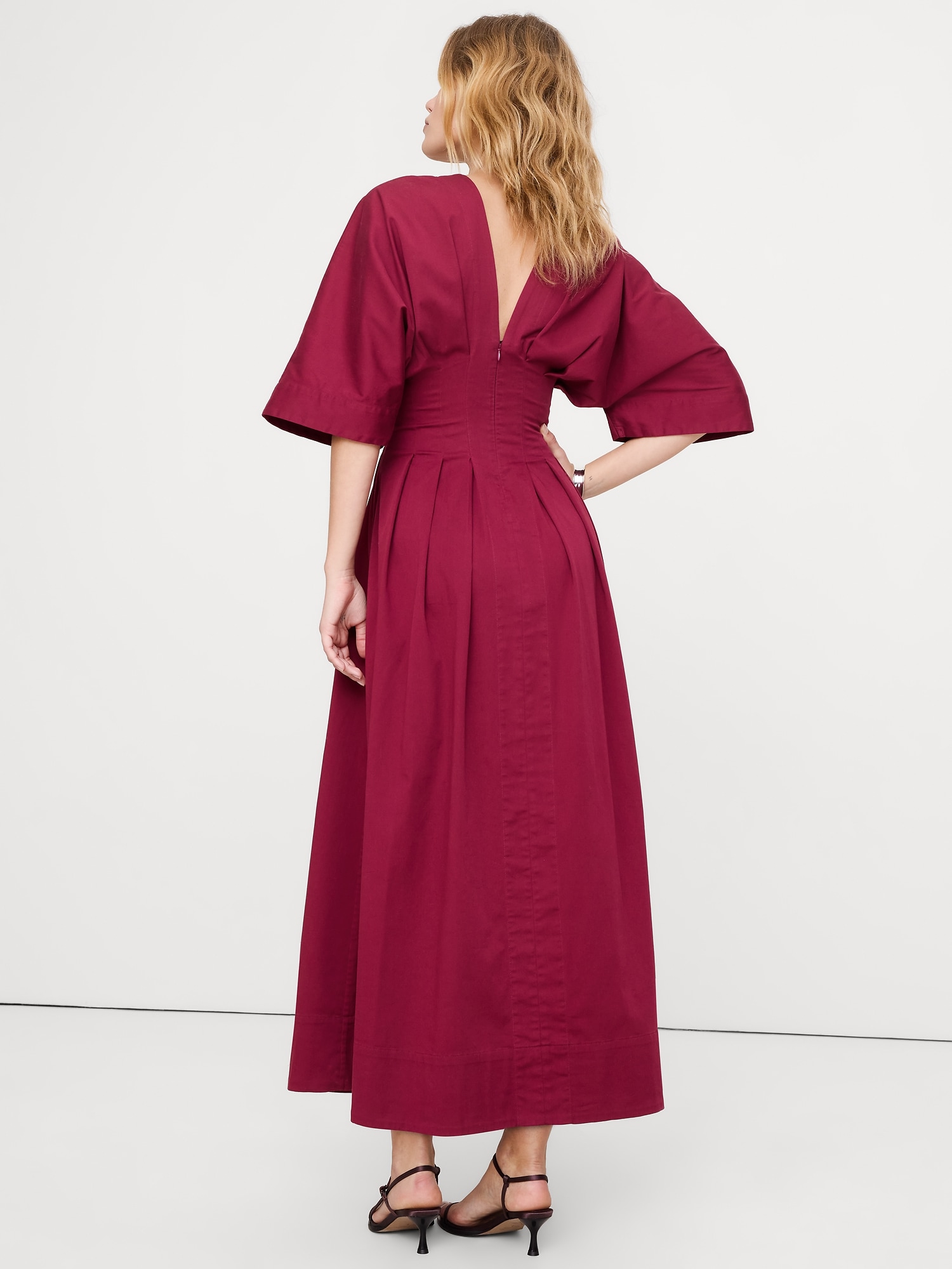 L'image numéro 6 présente Robe longue à plis en coton extensible