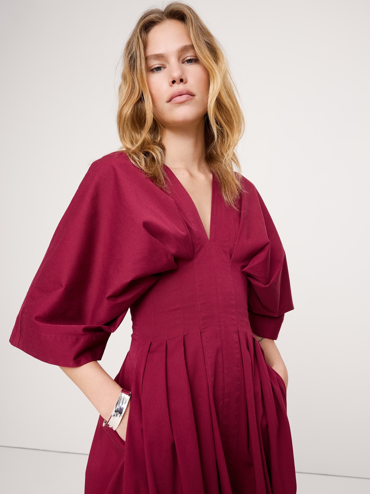 L'image numéro 7 présente Robe longue à plis en coton extensible