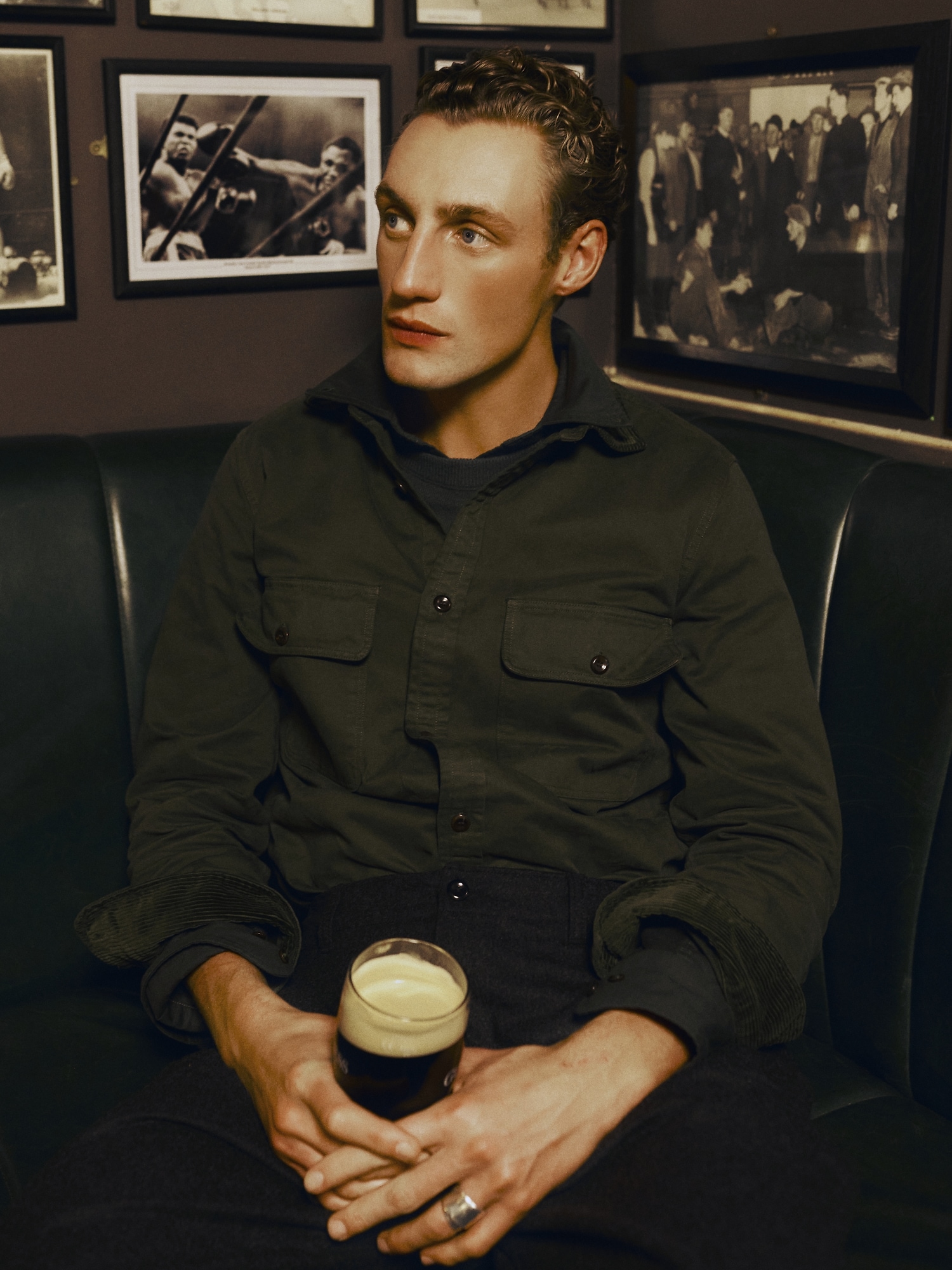 L'image numéro 8 présente Veste-chemise en sergé de coton coupe standard