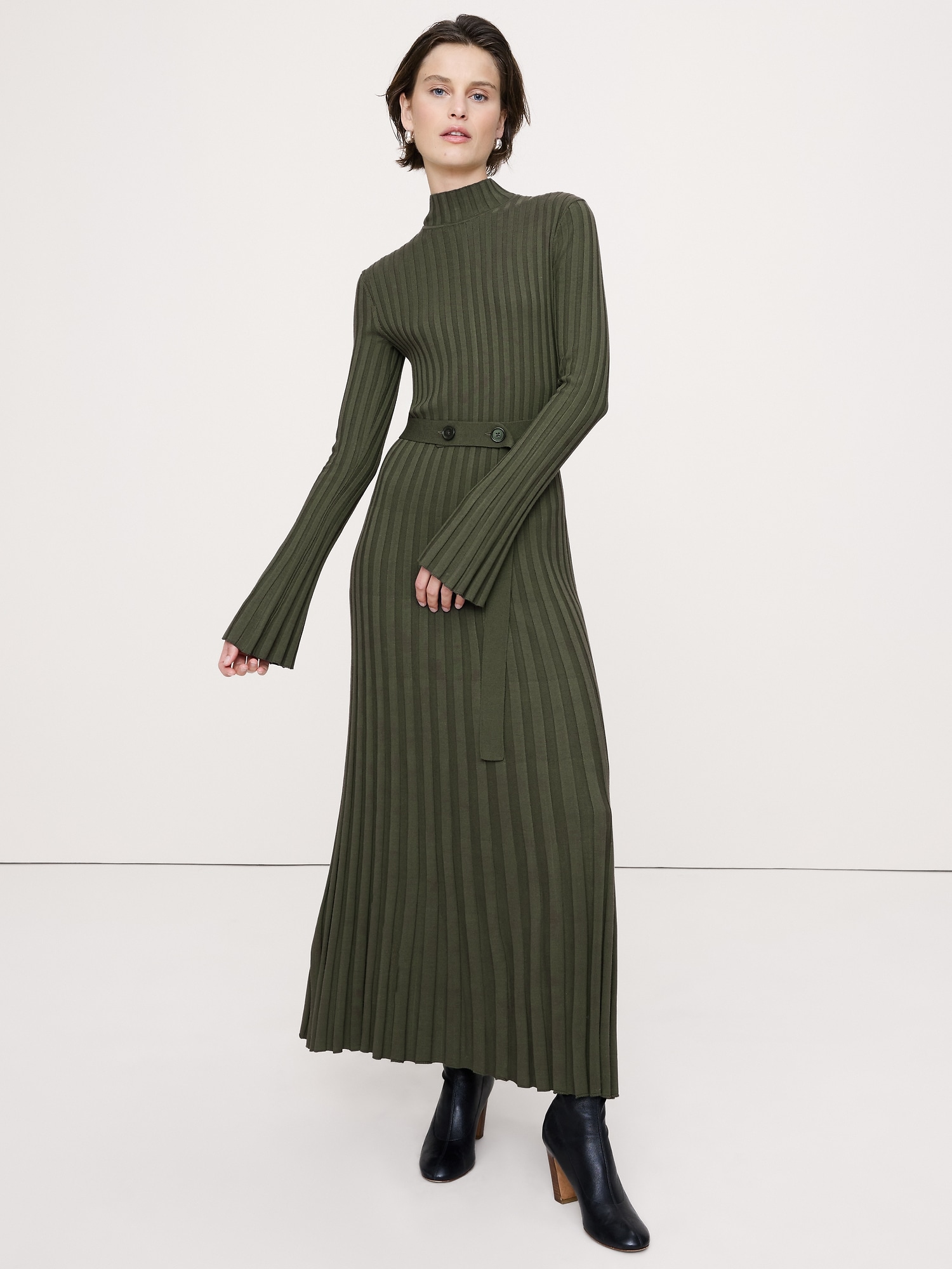 Robe longue en tricot côtelé à effet sculptant