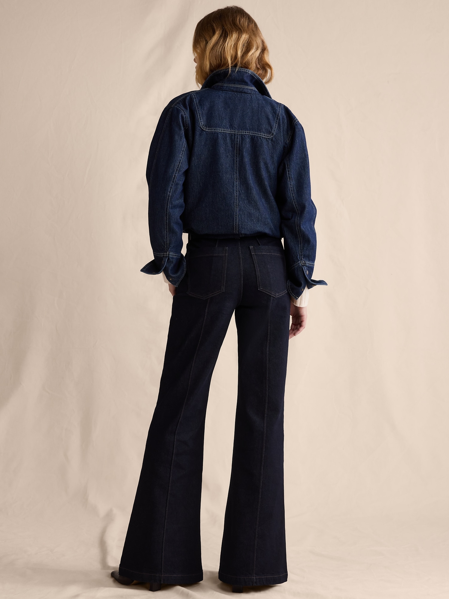 L'image numéro 3 présente Jean très évasé à taille haute