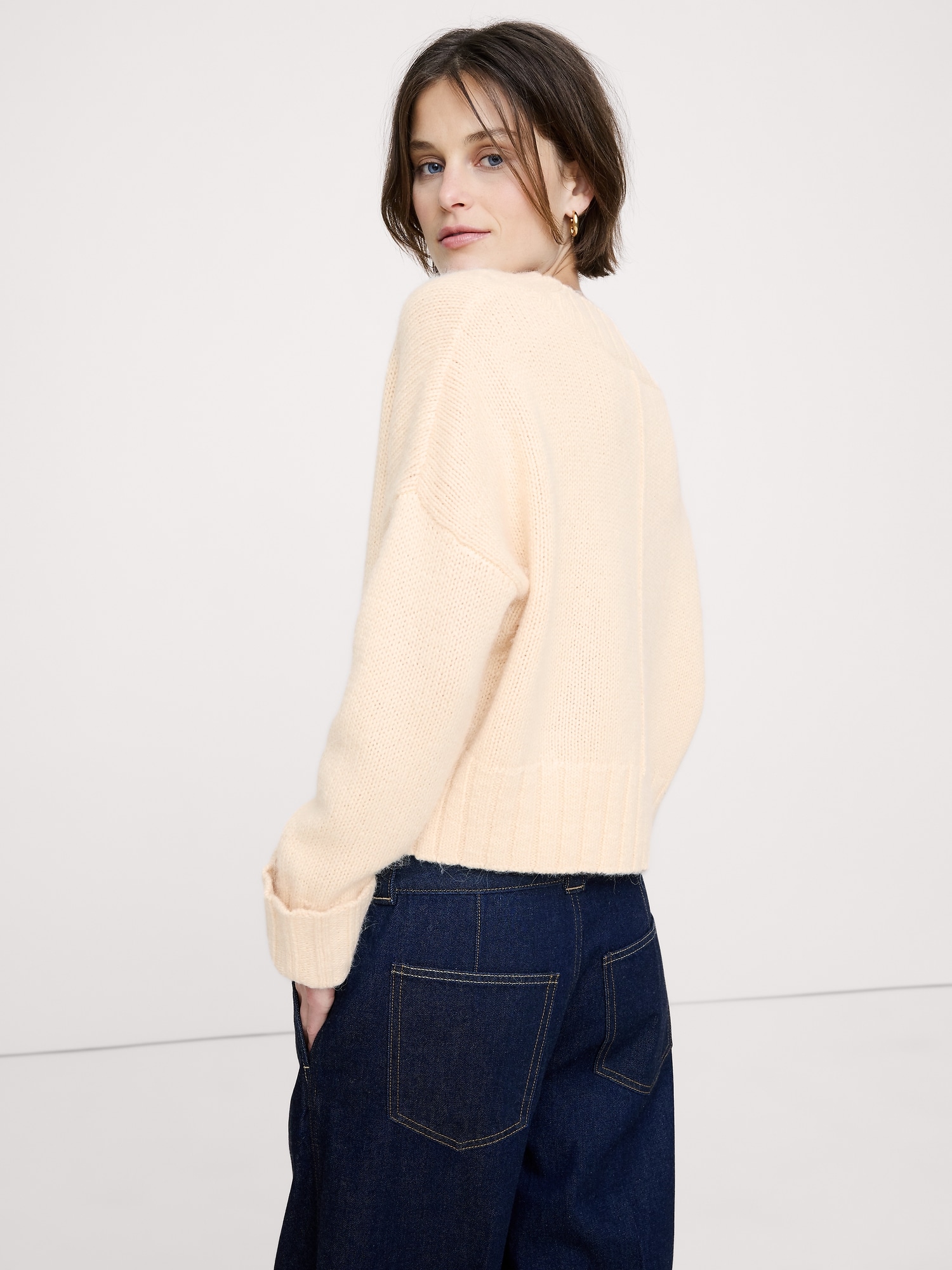 L'image numéro 3 présente Chandail à encolure en V en mélange de laine et alpaga