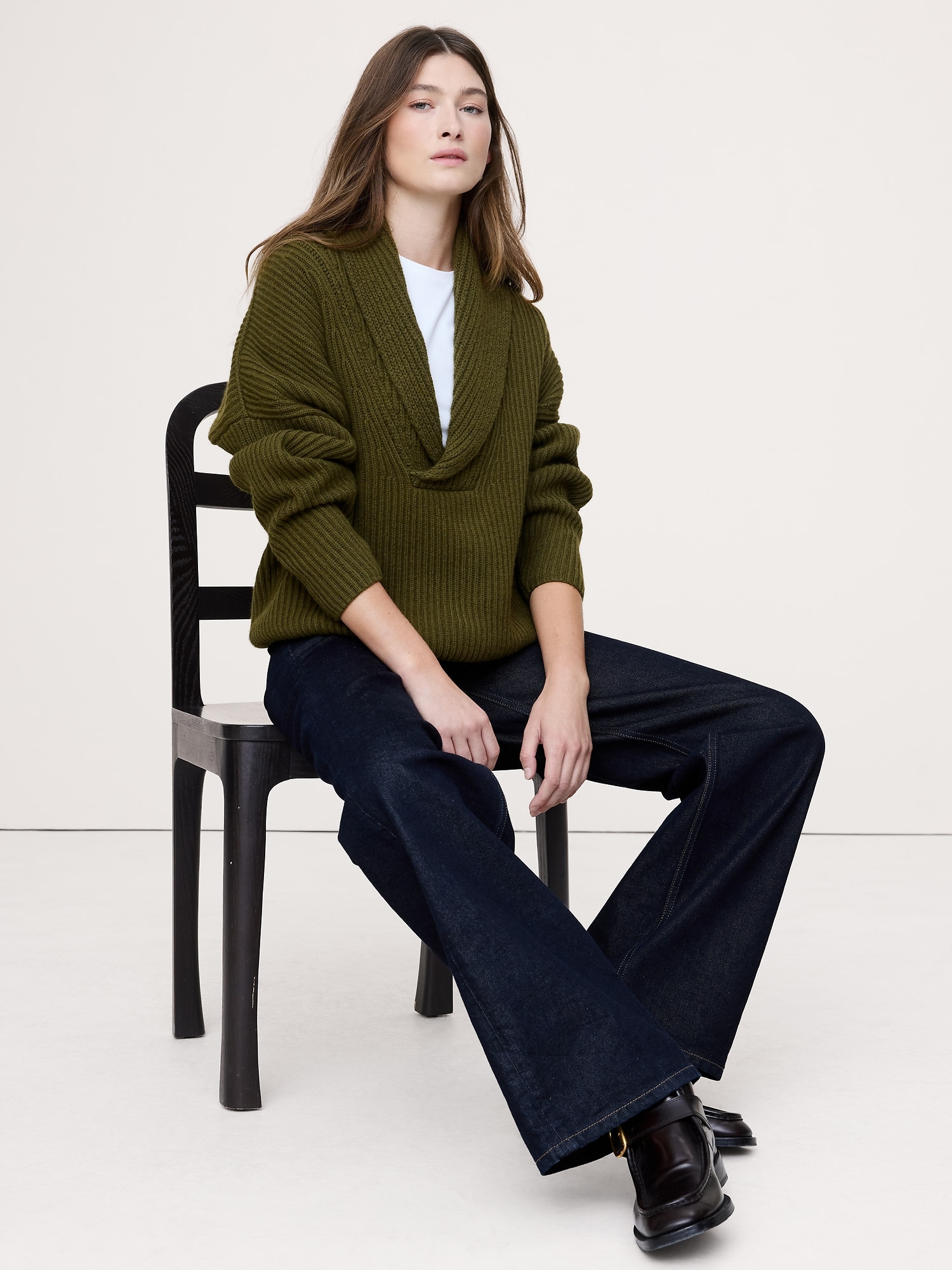 L'image numéro 4 présente Chandail à col châle en coton et laine mérinos