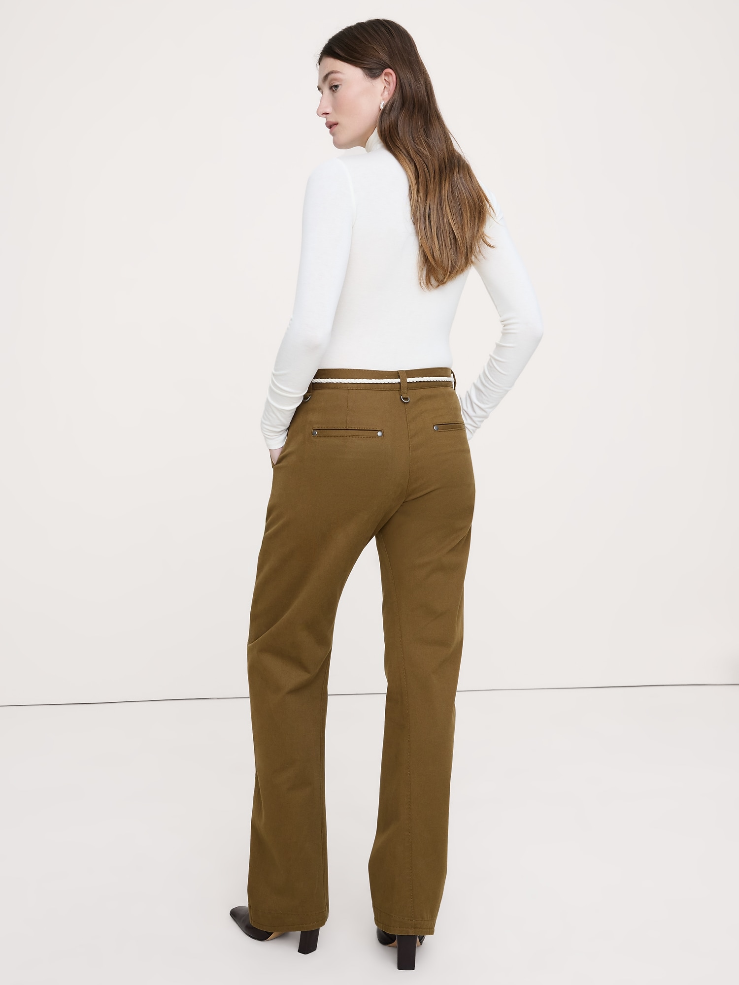 L'image numéro 3 présente Pantalon droit à couture oblique à taille mi-basse