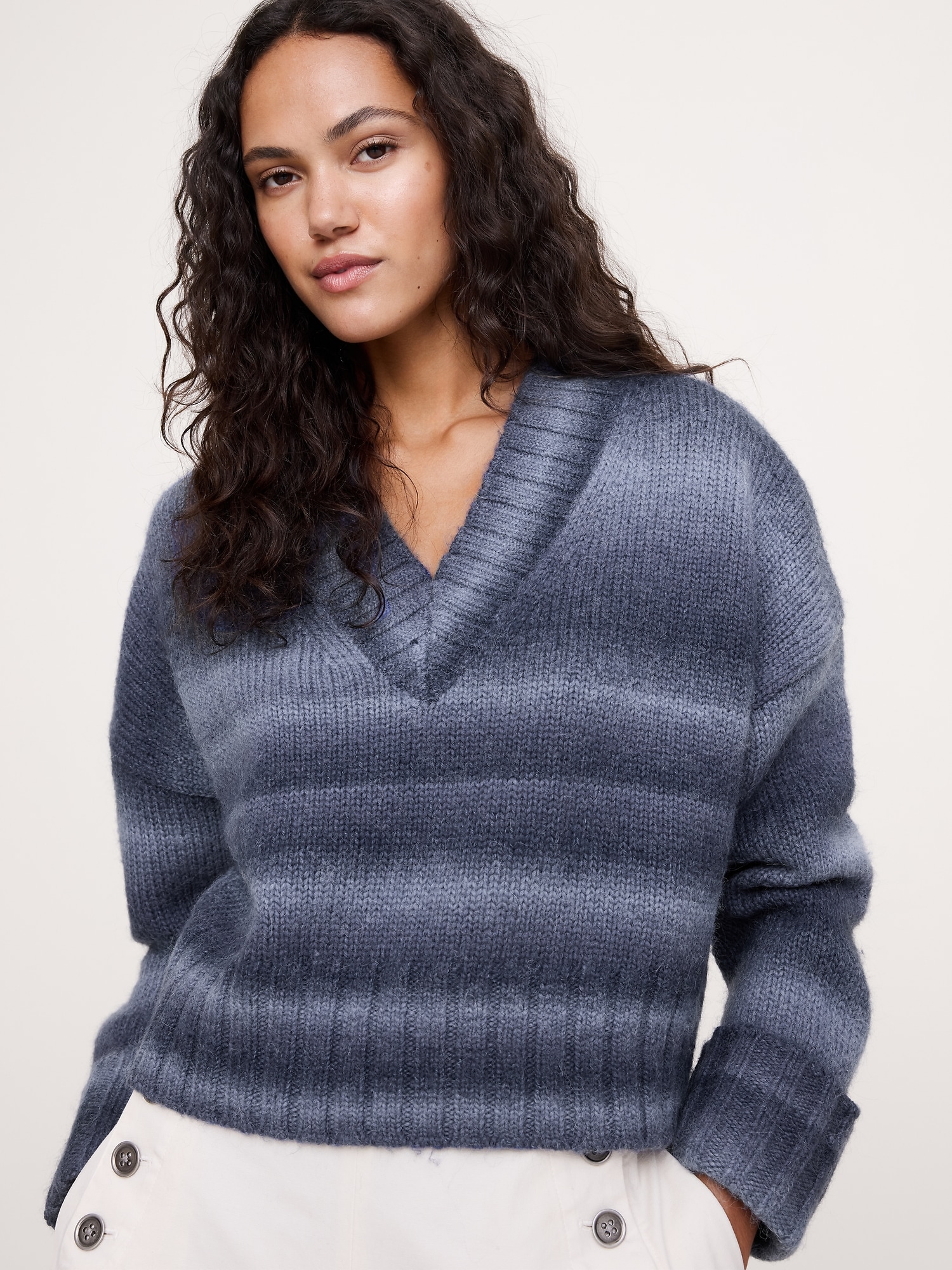 Chandail à encolure en V en mélange de laine et alpaga