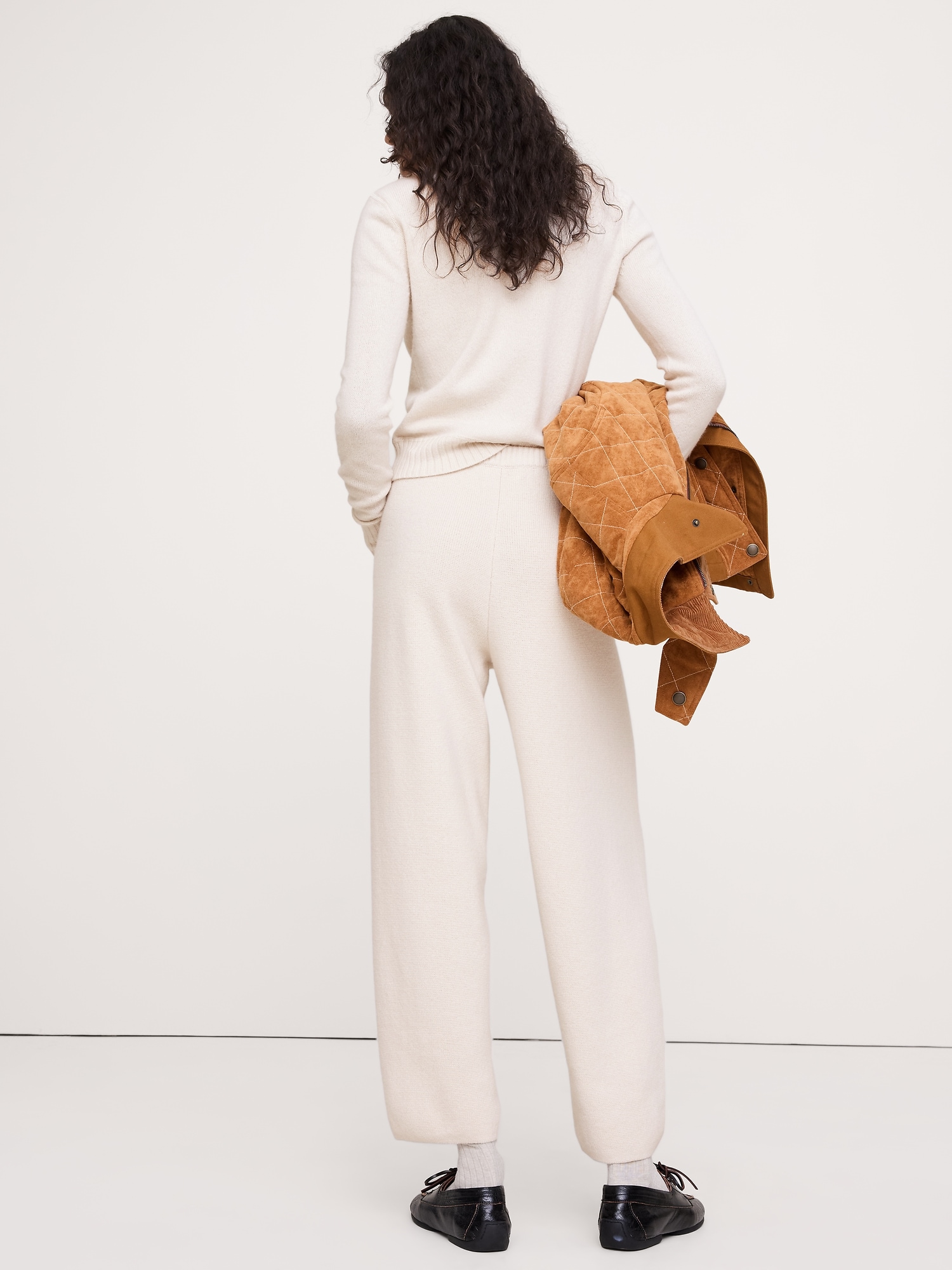 L'image numéro 2 présente Pantalon à coupe baril en tricot de coton et laine mérinos