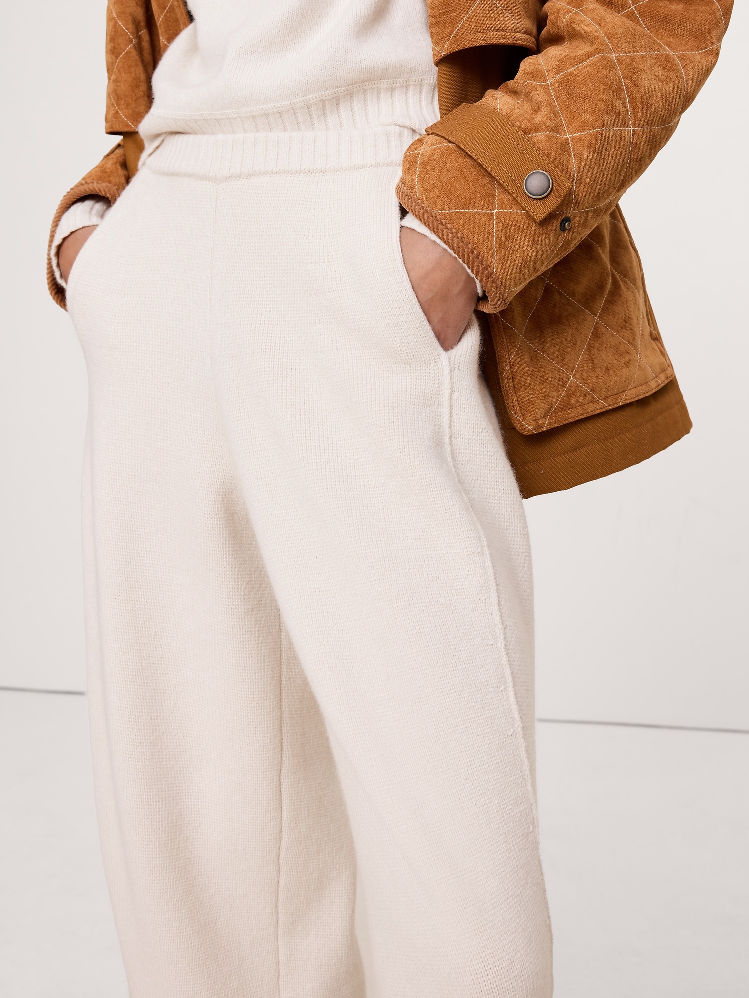 L'image numéro 3 présente Pantalon à coupe baril en tricot de coton et laine mérinos