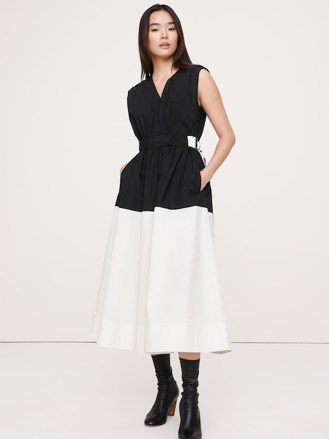 ROBE MI-LONGUE ÉTAGÉE EN POPELINE DE COTON AUX COULEURS CONTRASTANTES