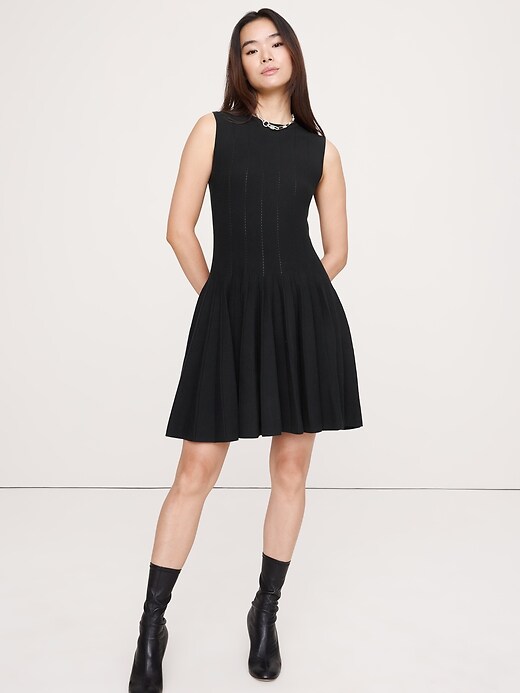 bcbg black and white striped dress BCBG Maxazria Black White Striped Chiffon Loose Fit Dress main image 1