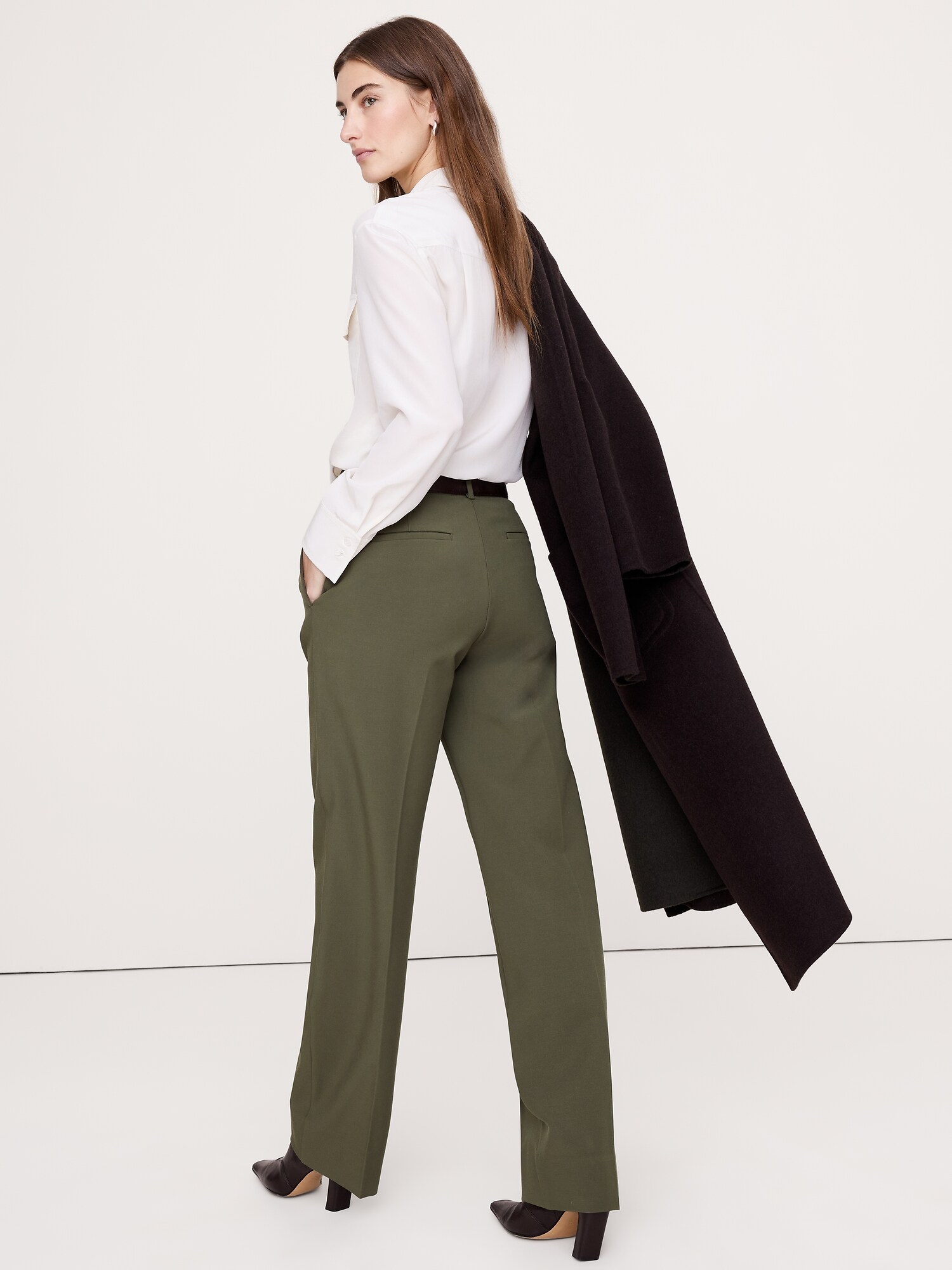 L'image numéro 3 présente Pantalon moderne droit à taille haute en tissu urbain extensible