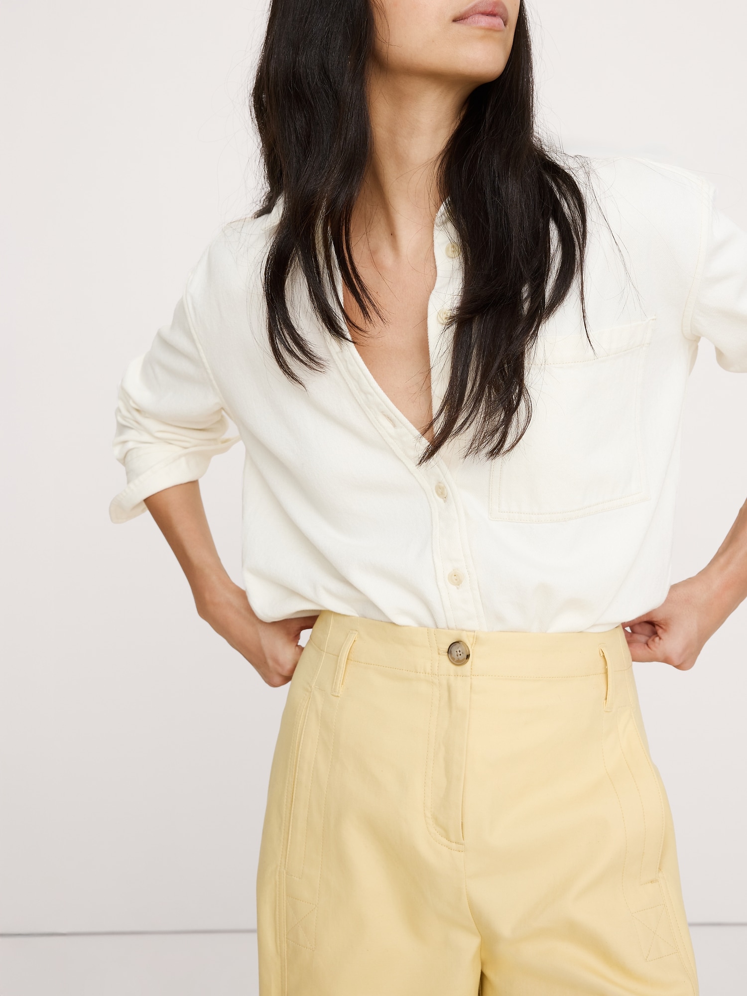 L'image numéro 7 présente Chino doux à taille très haute jambe baril