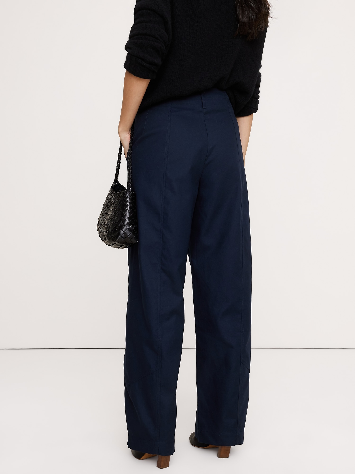 L'image numéro 3 présente Chino doux à taille très haute jambe baril