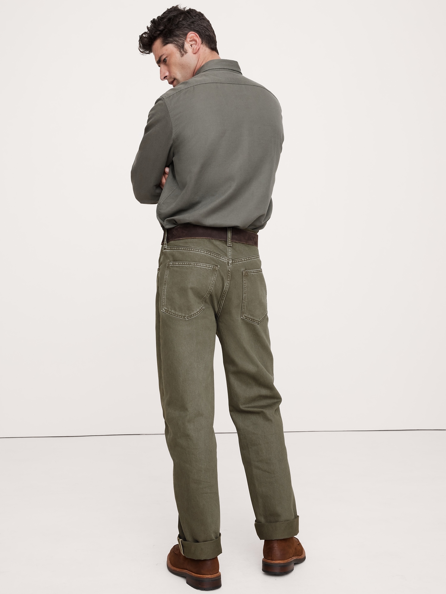 L'image numéro 4 présente Jean droit teint en pièce