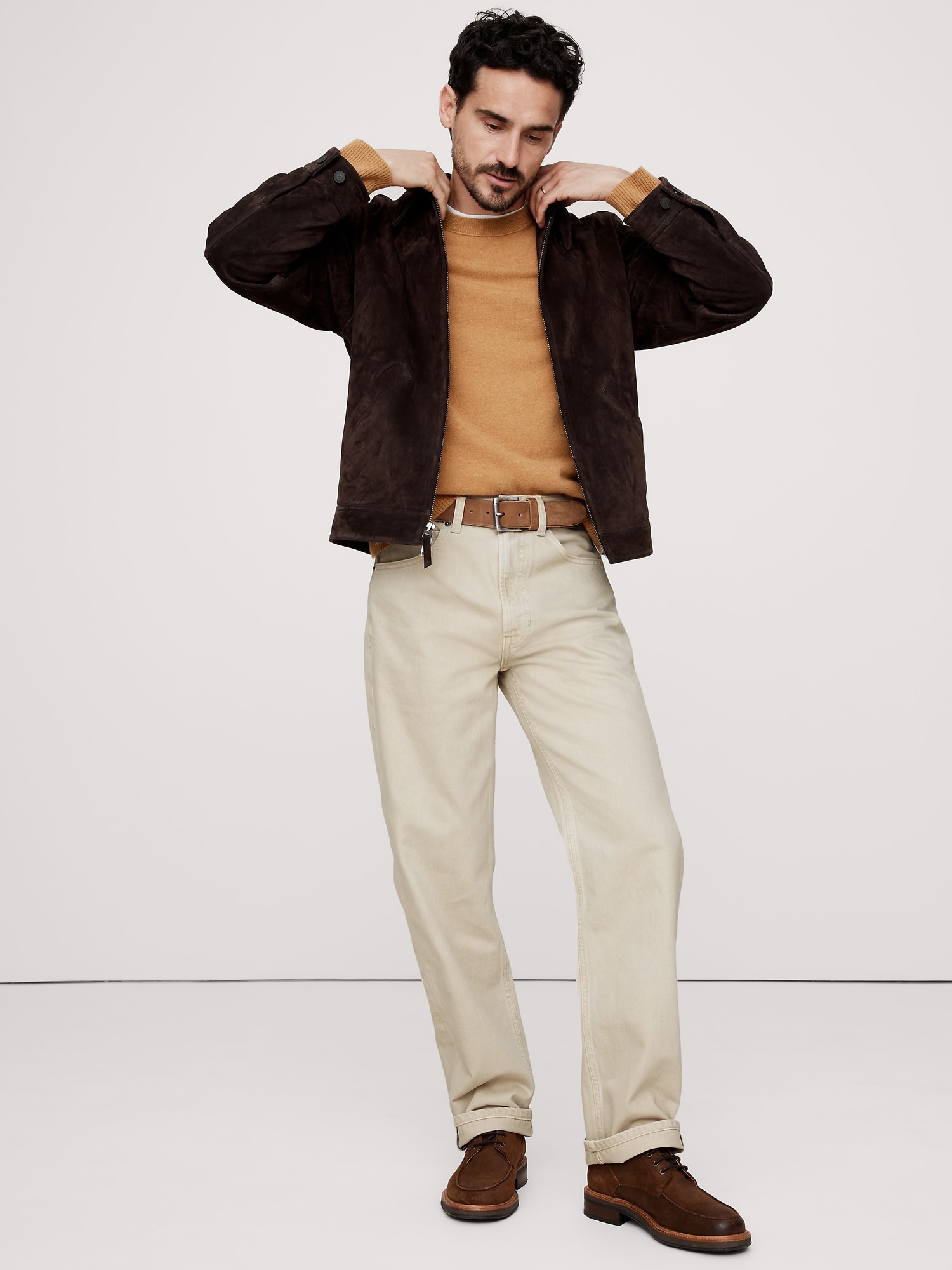 L'image numéro 2 présente Jean droit teint en pièce