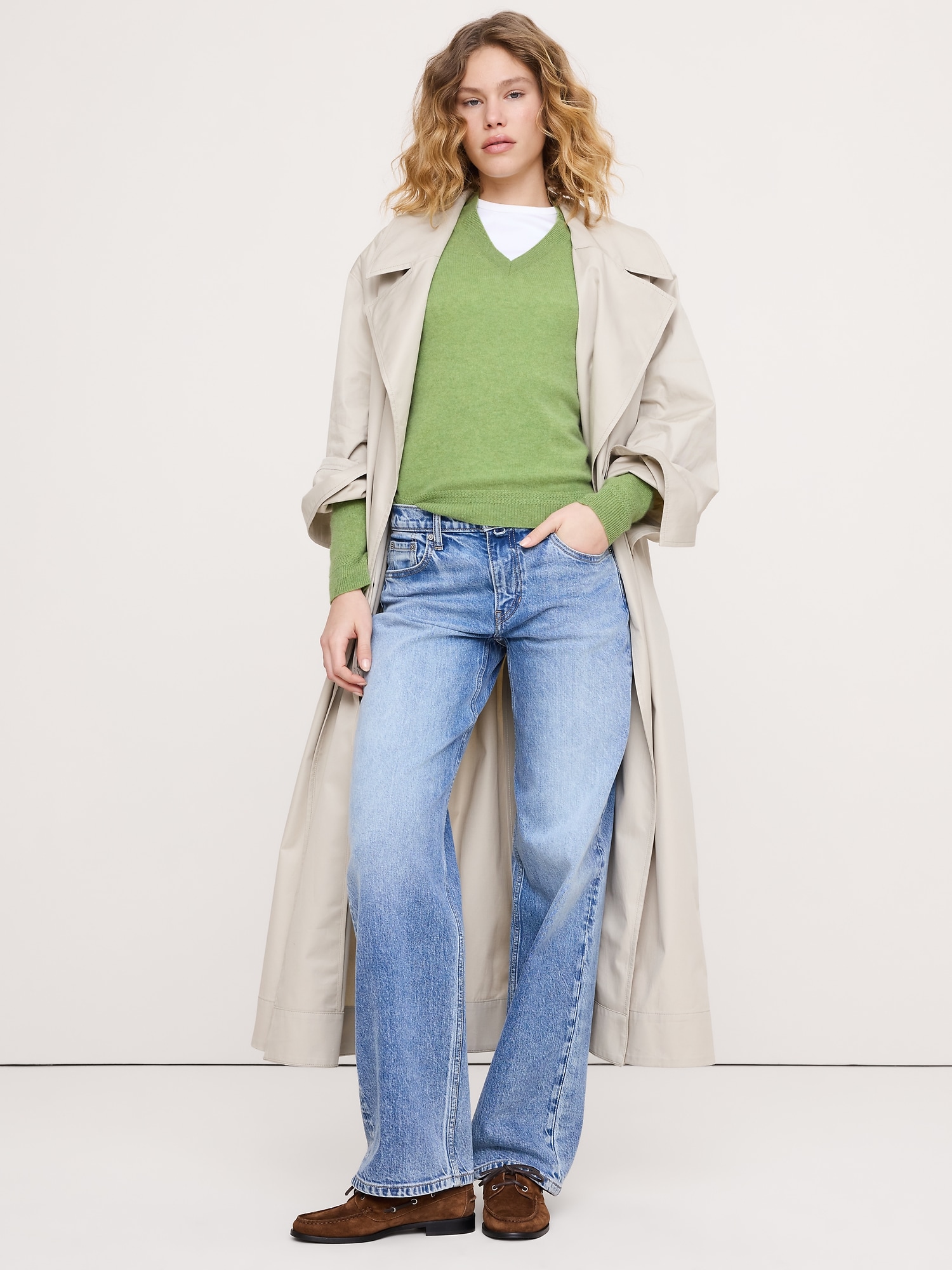 L'image numéro 3 présente Chandail à encolure en V en cachemire léger