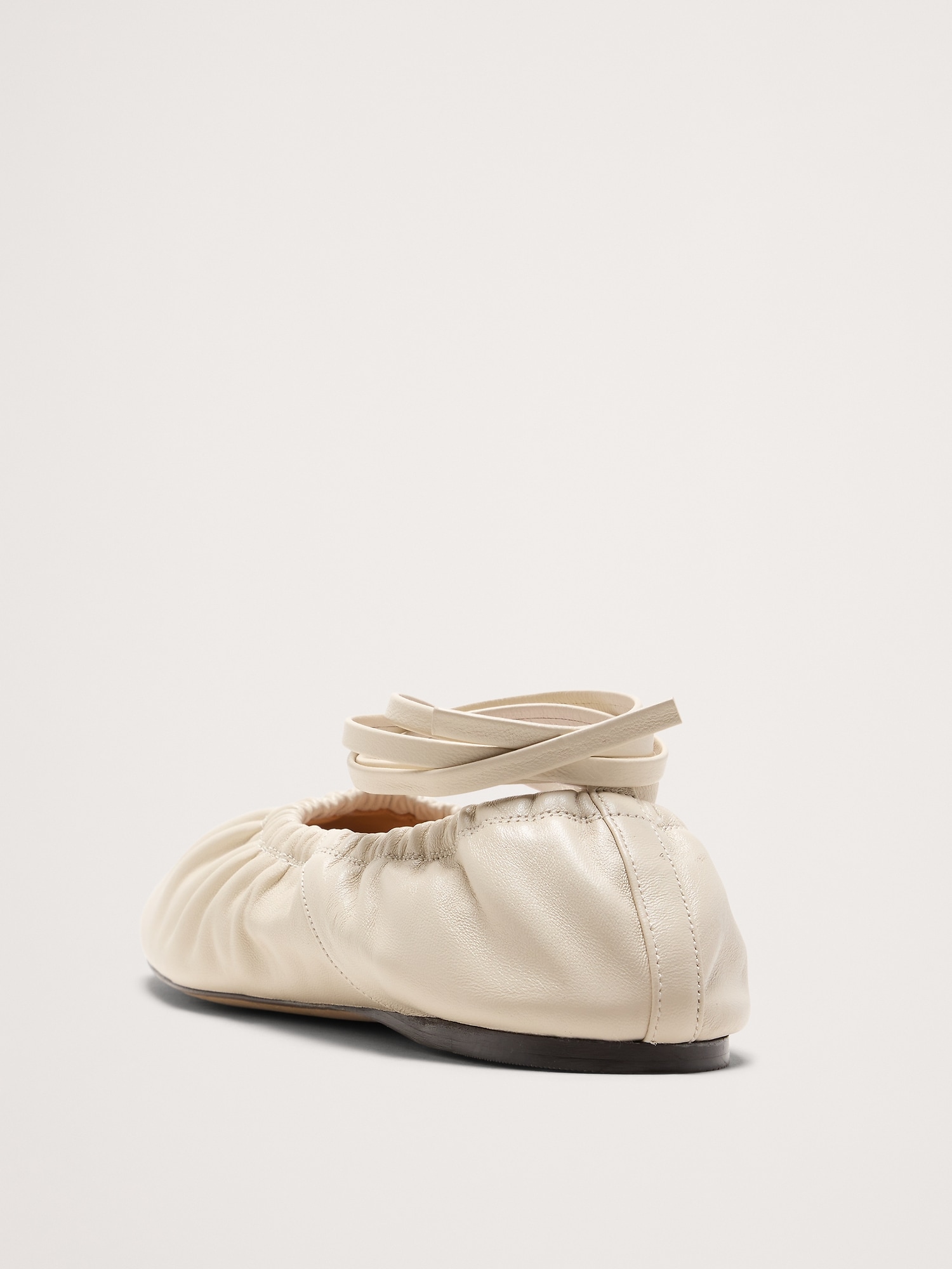 L'image numéro 4 présente Ballerines en cuir froncé