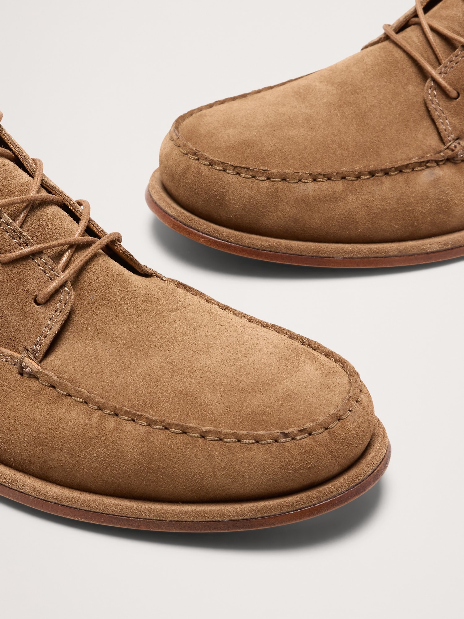 L'image numéro 6 présente Bottes chukka en cuir nubuck italien