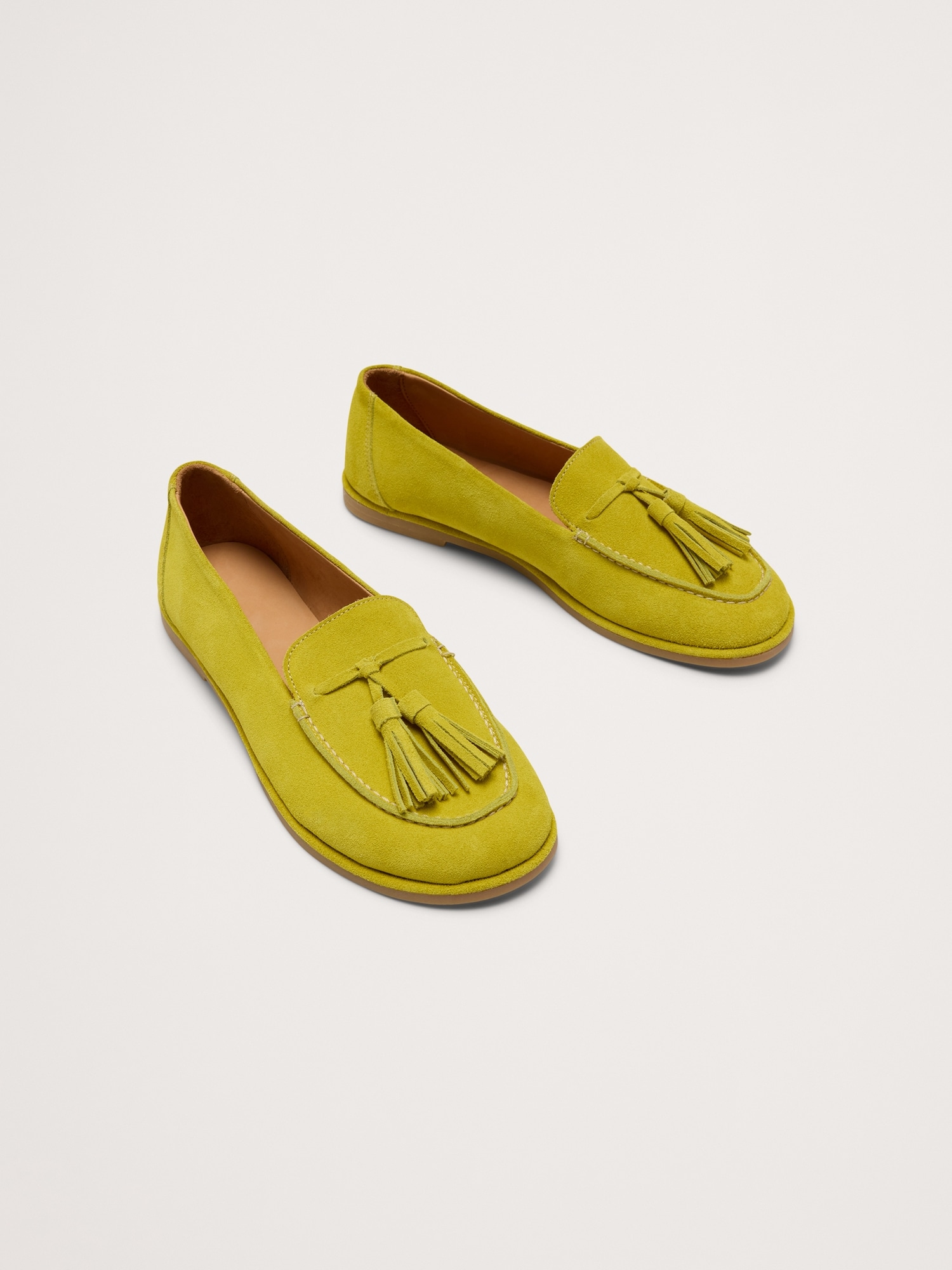 L'image numéro 3 présente Flâneur en suède italien à pampilles