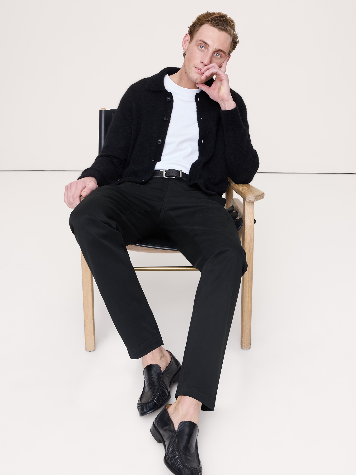 L'image numéro 7 présente Chino Liberté de mouvement à coupe athlétique