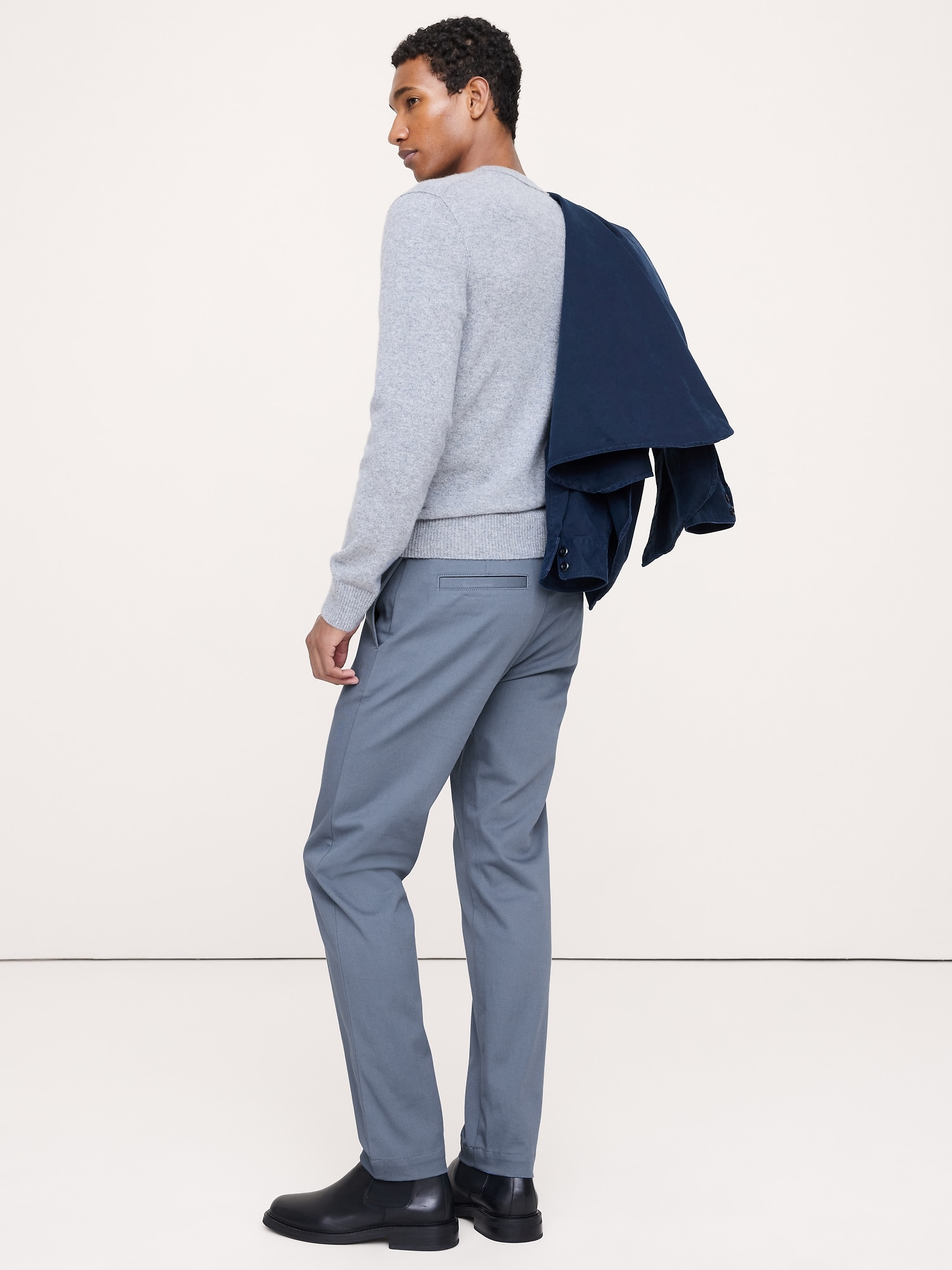 L'image numéro 2 présente Chino étroit en tissu italien extensible