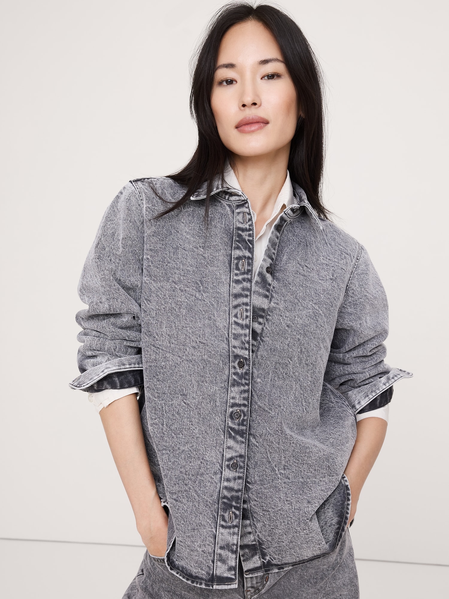 L'image numéro 7 présente La chemise de tous les jours en denim