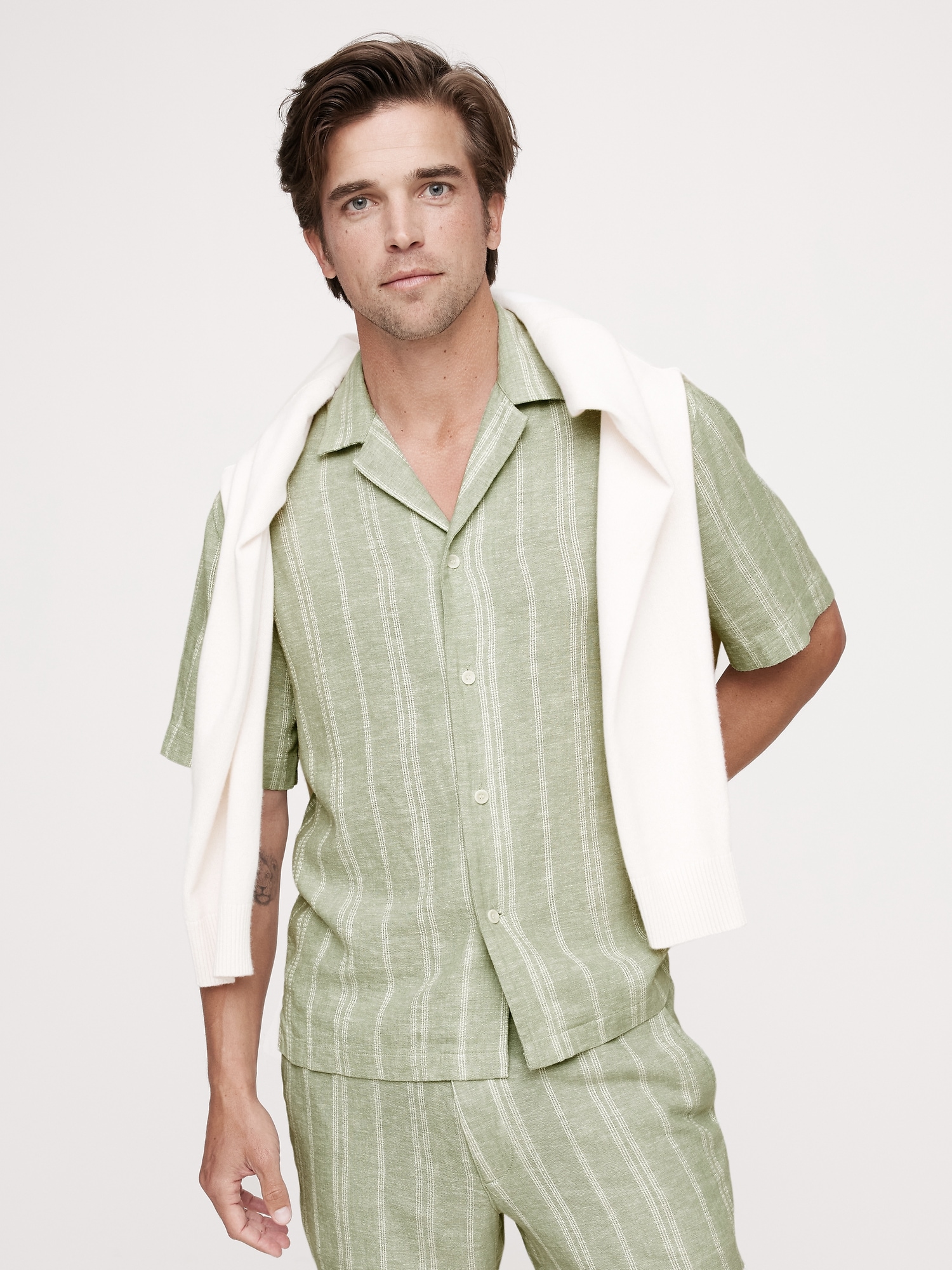 Image number 4 showing, Standard-Fit Stripe Linen-Viscose Resort Shirt