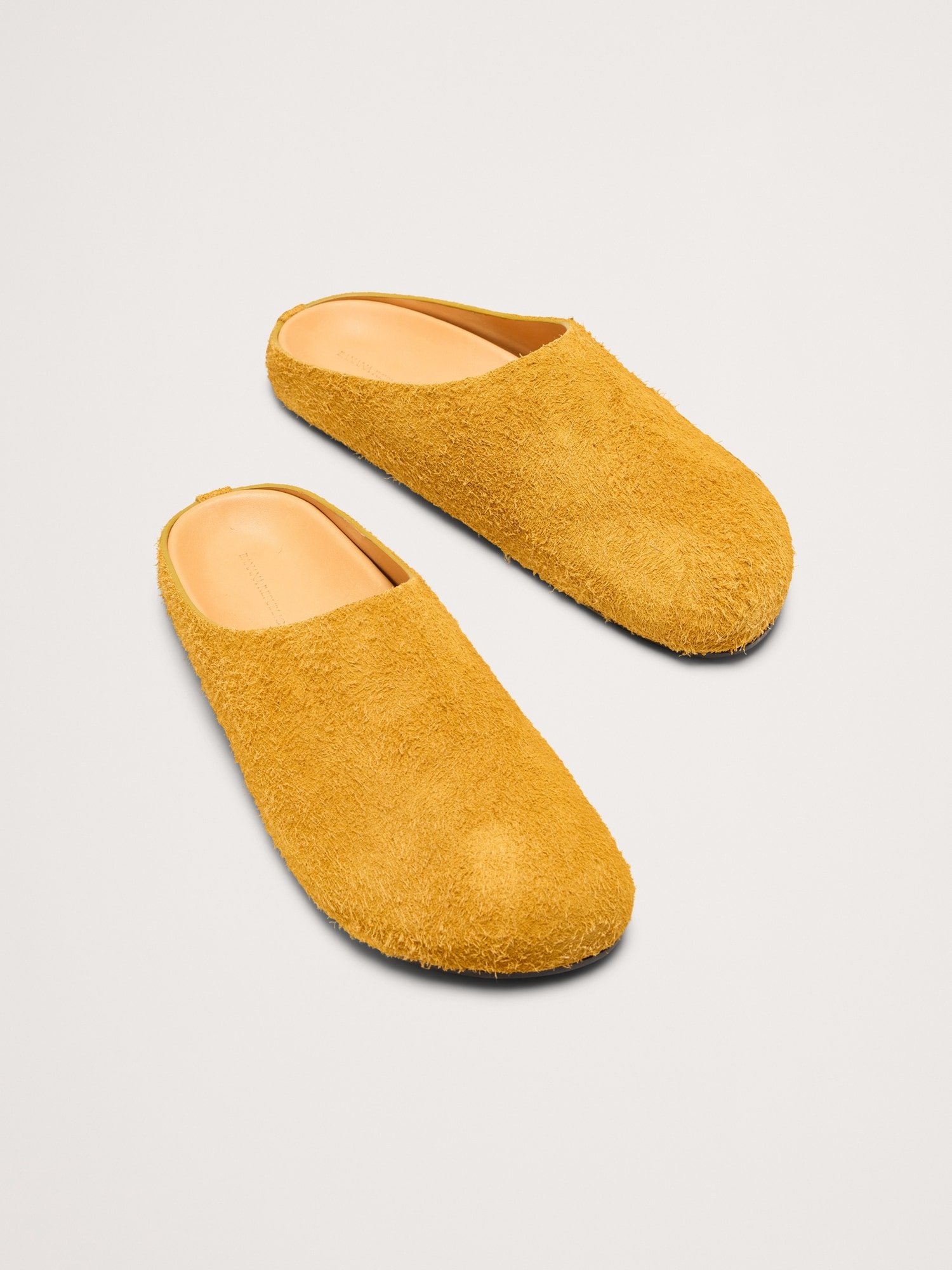 L'image numéro 2 présente Sabots en cuir