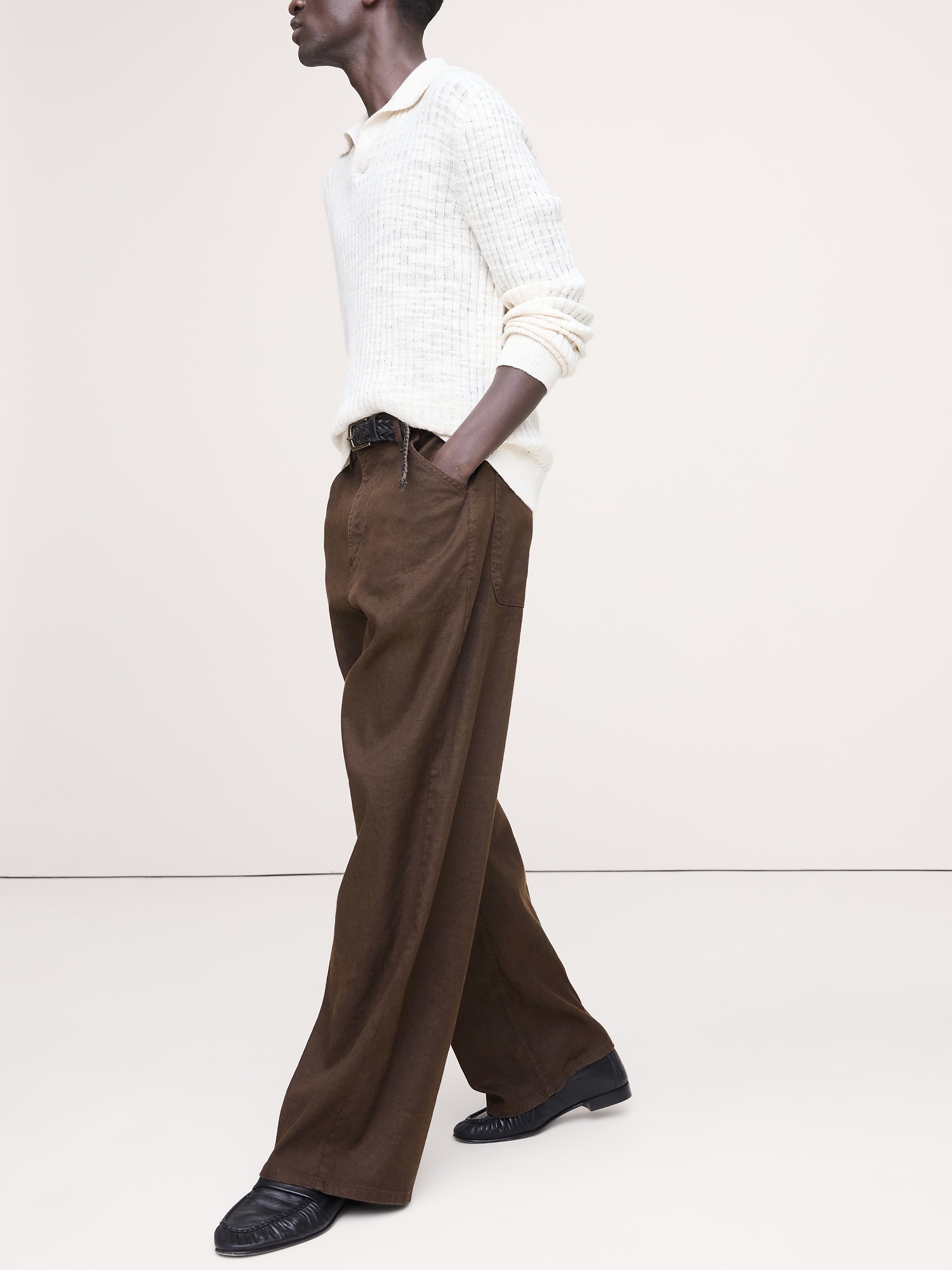 L'image numéro 3 présente Pantalon ample à taille extensible en coton et lin italien