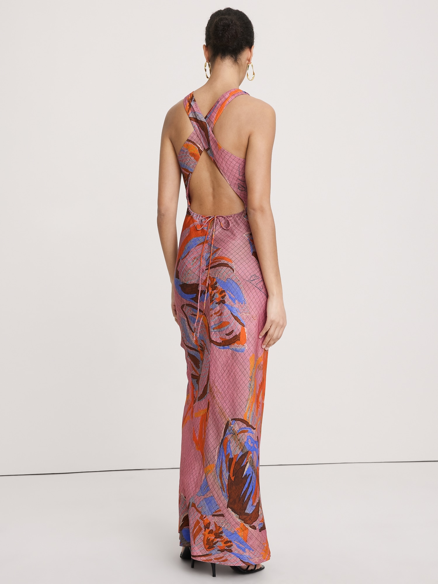 L'image numéro 3 présente Robe à encolure cagoule en lin et viscose