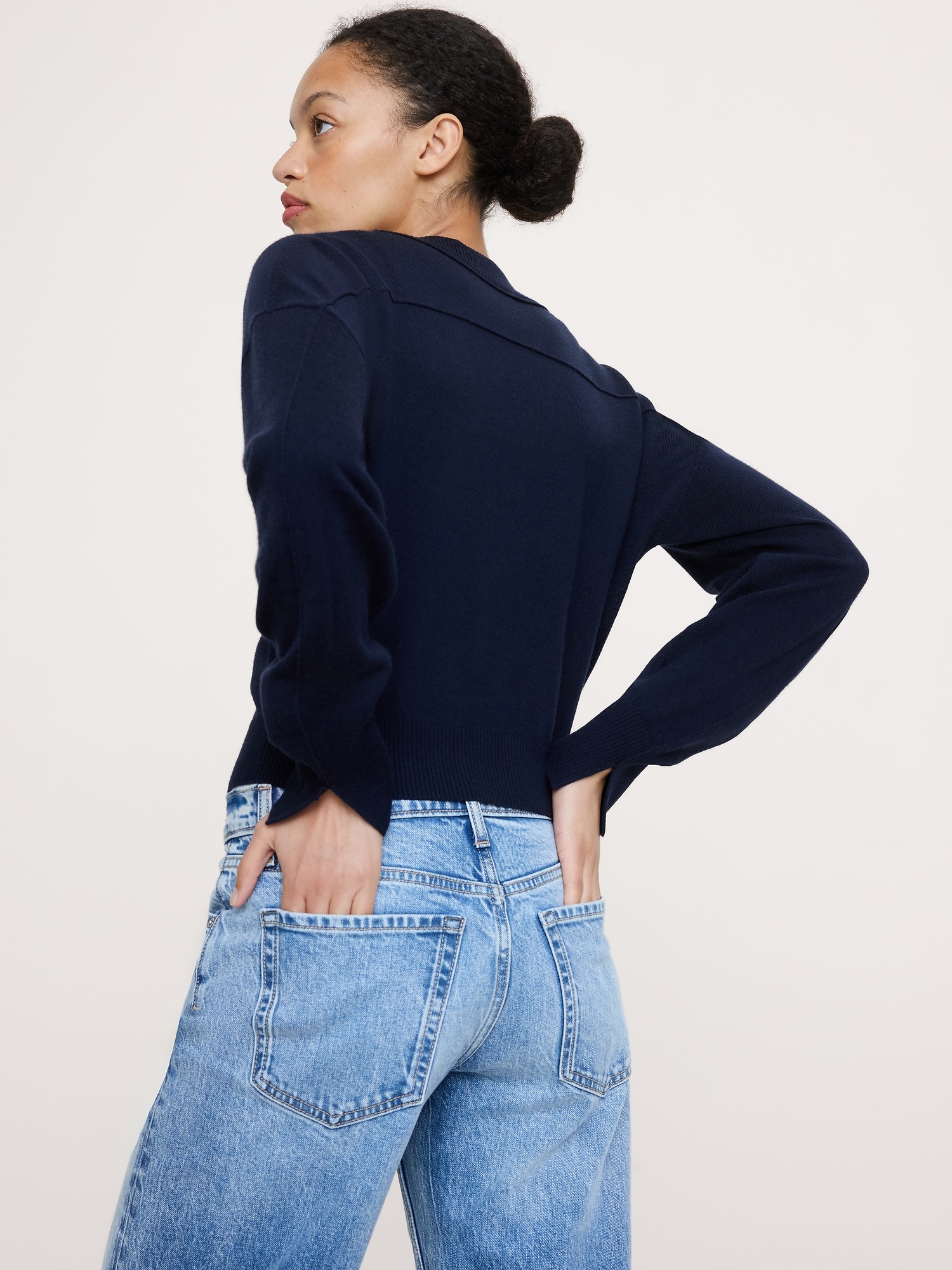 L'image numéro 2 présente Cardigan en laine mérinos