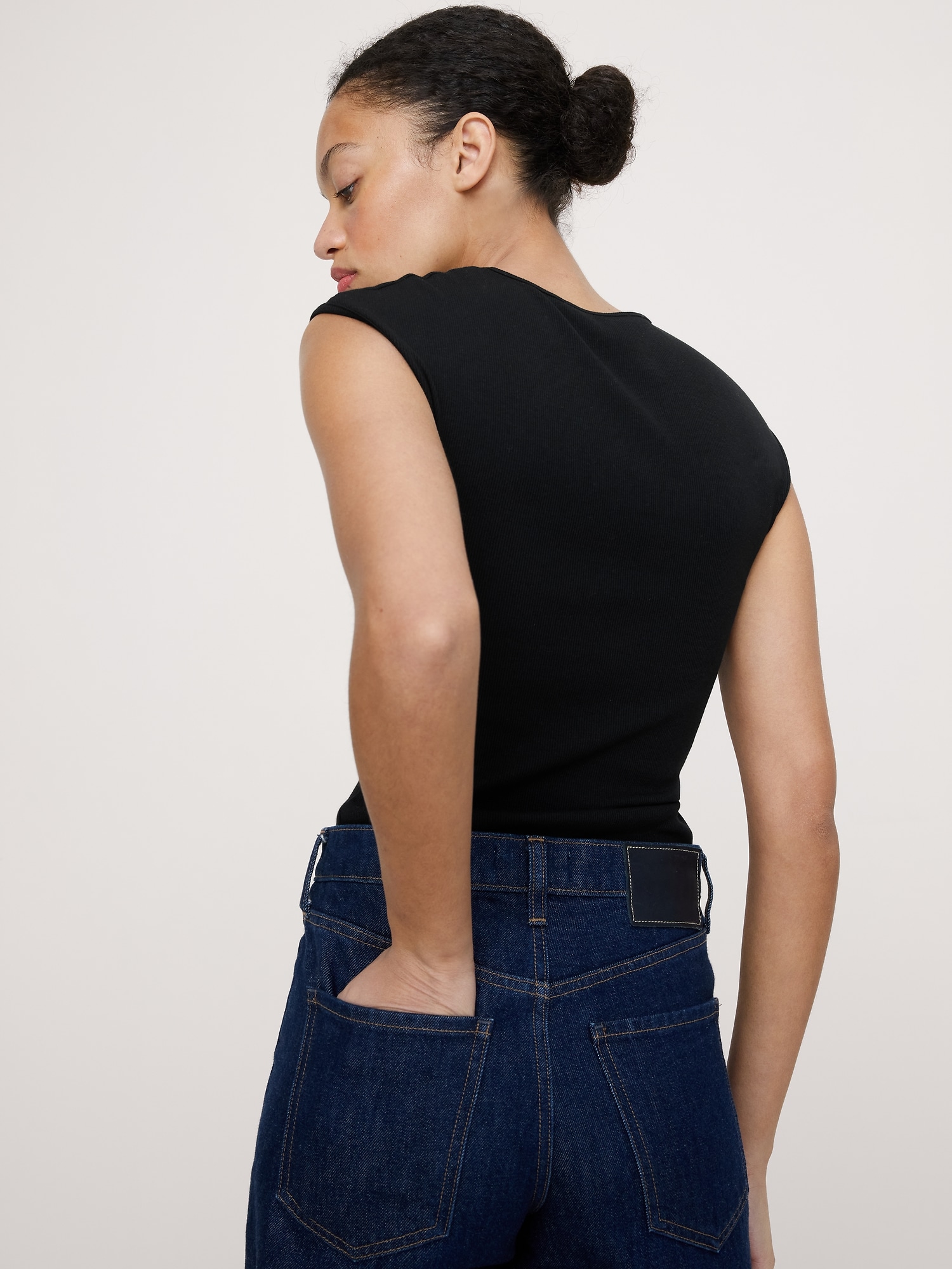 L'image numéro 2 présente T-shirt côtelé à mancherons