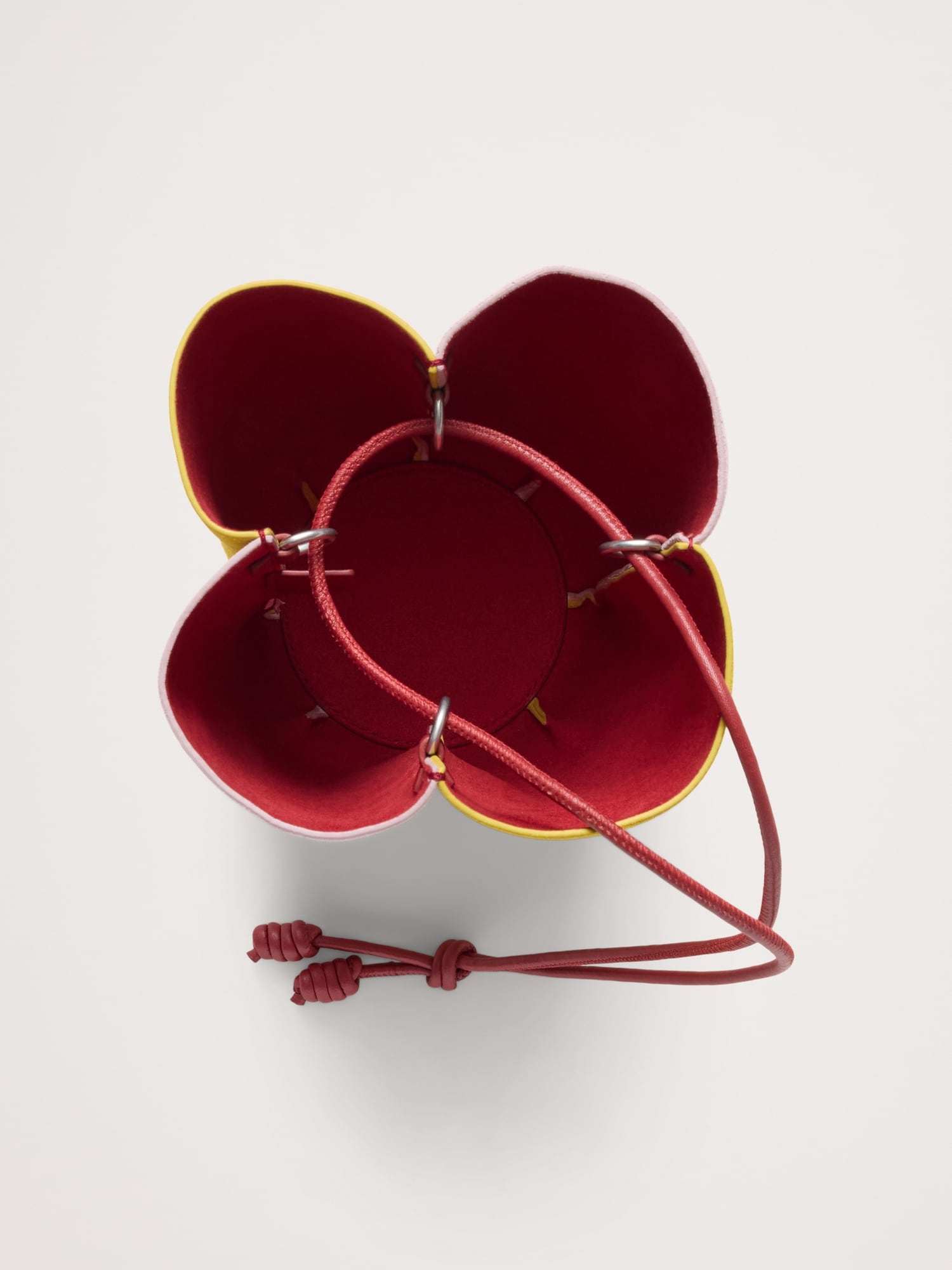 L'image numéro 6 présente Sac tulipe en suède à couleurs contrastantes