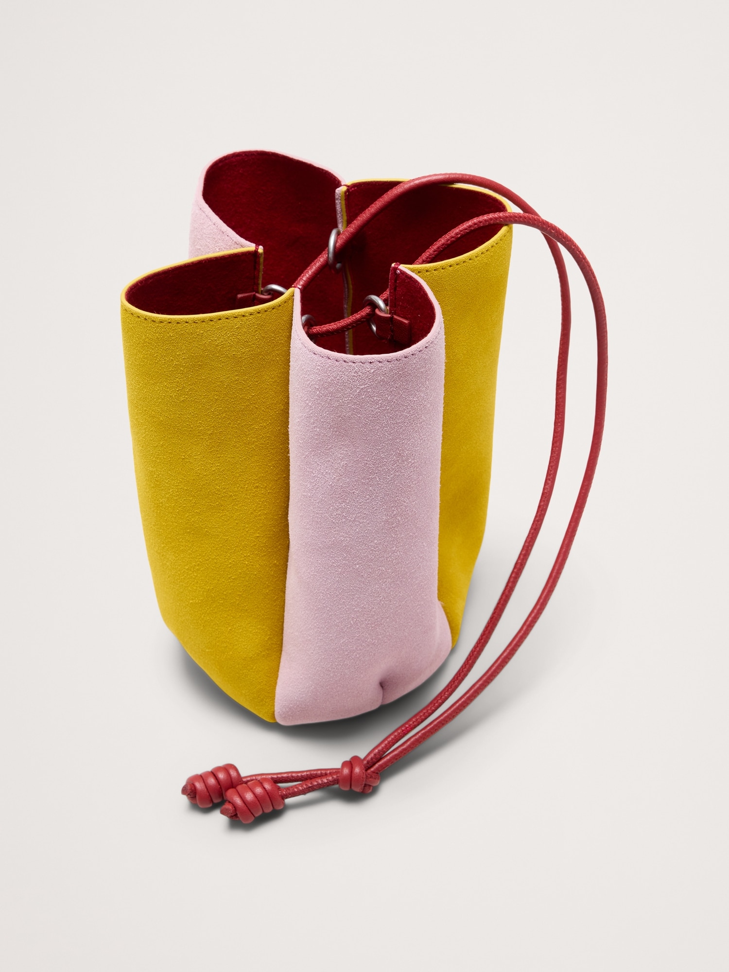 L'image numéro 7 présente Sac tulipe en suède à couleurs contrastantes