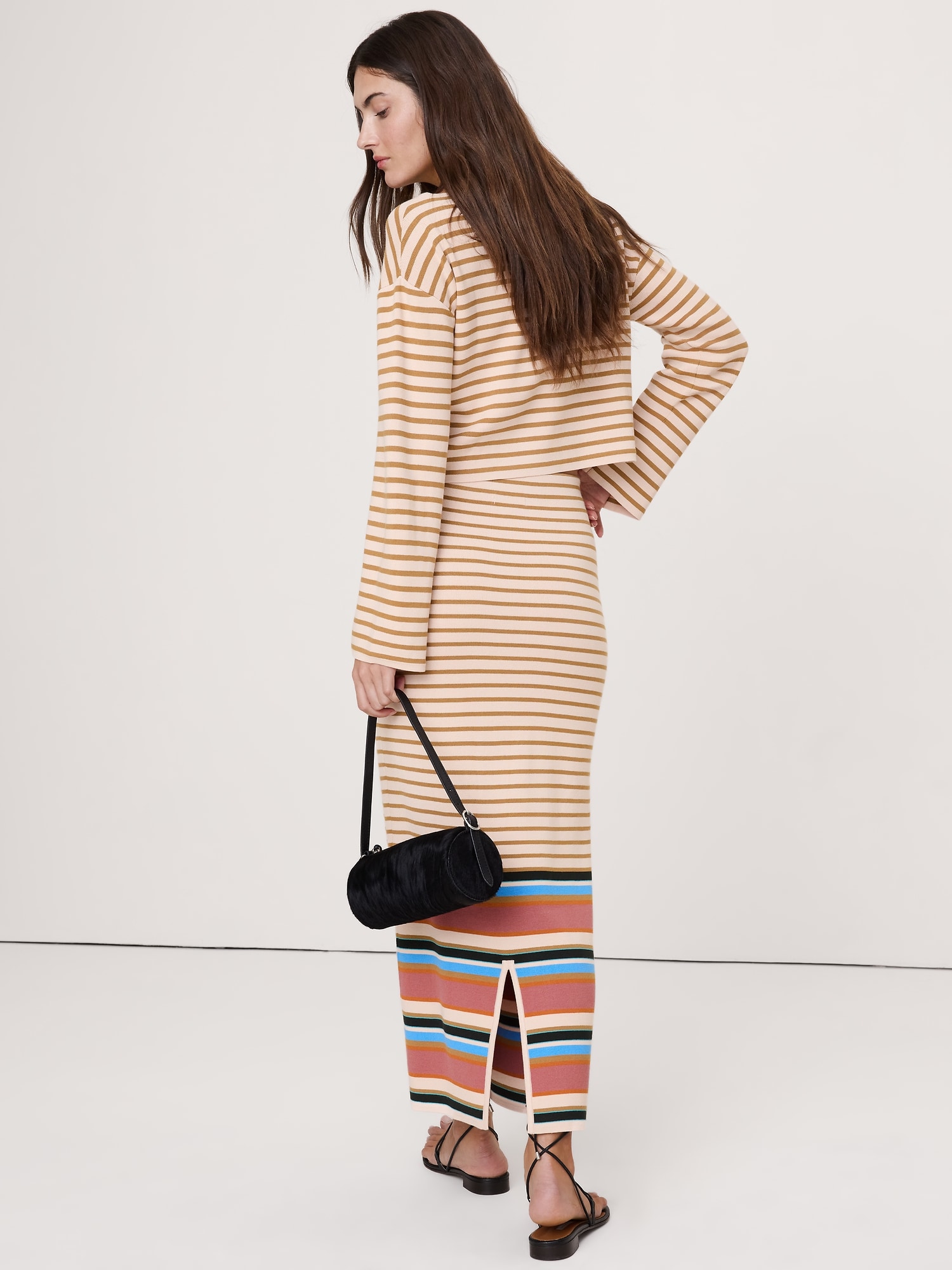 L'image numéro 3 présente Jupe longue en tricot à effet sculptant