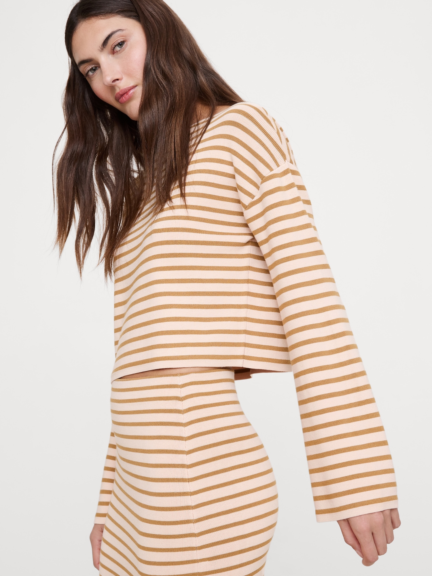 L'image numéro 3 présente Haut effet sculptant à manches évasées