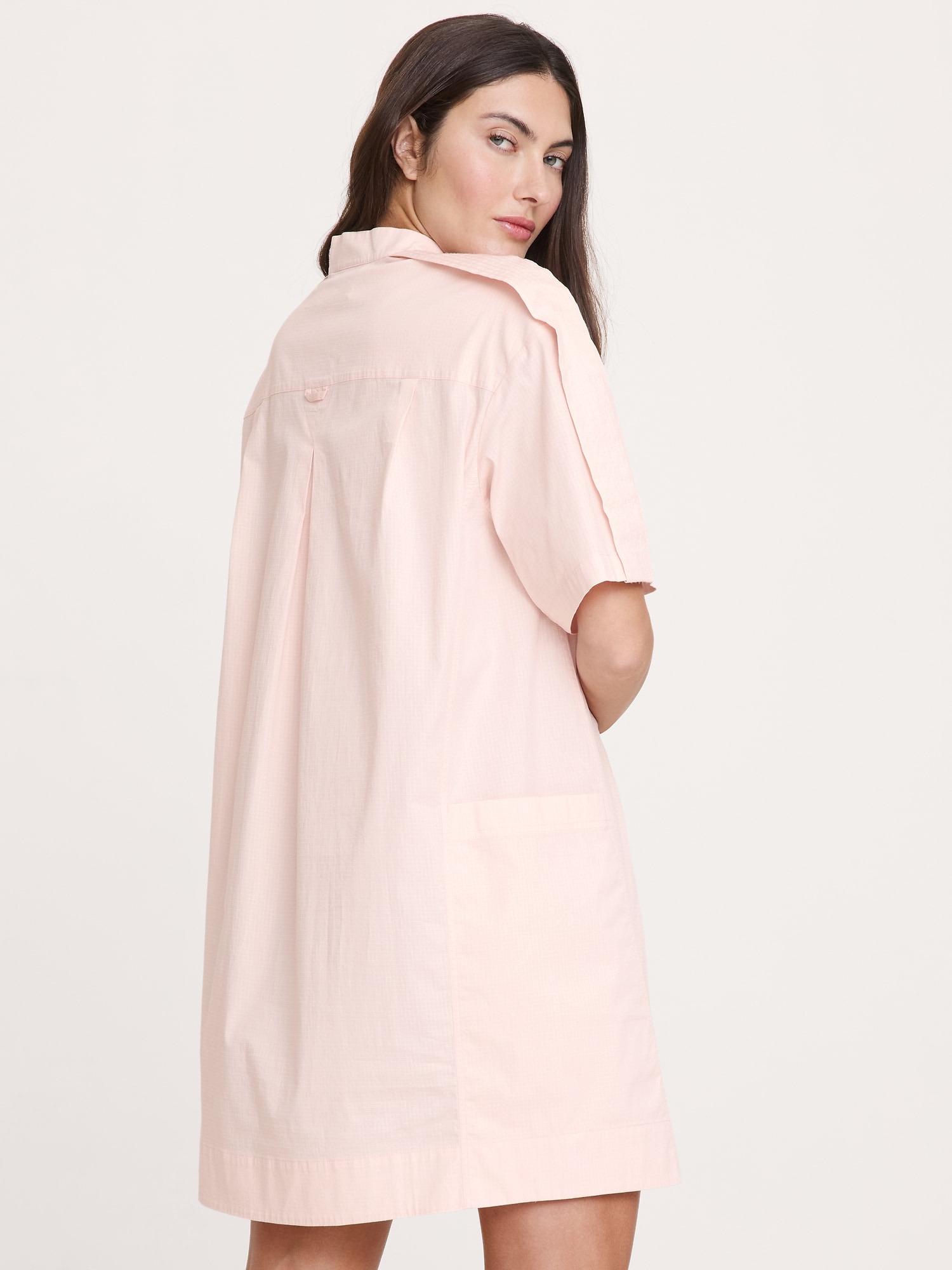 L'image numéro 5 présente Robe courte droite utilitaire