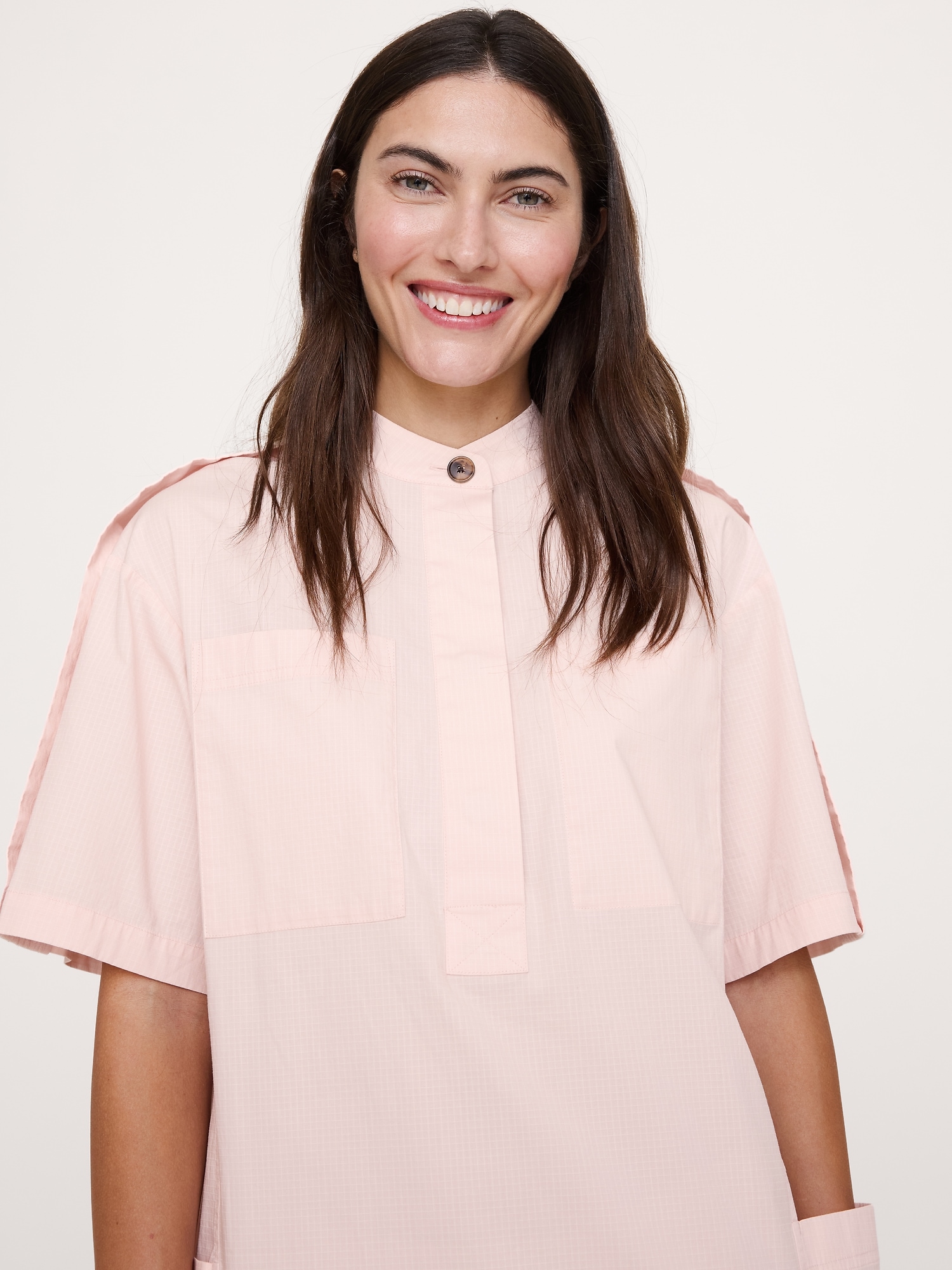 L'image numéro 6 présente Robe courte droite utilitaire