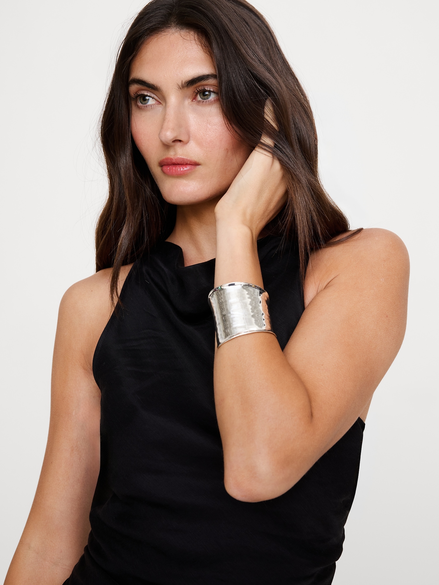 L'image numéro 4 présente Robe à encolure cagoule en lin et viscose