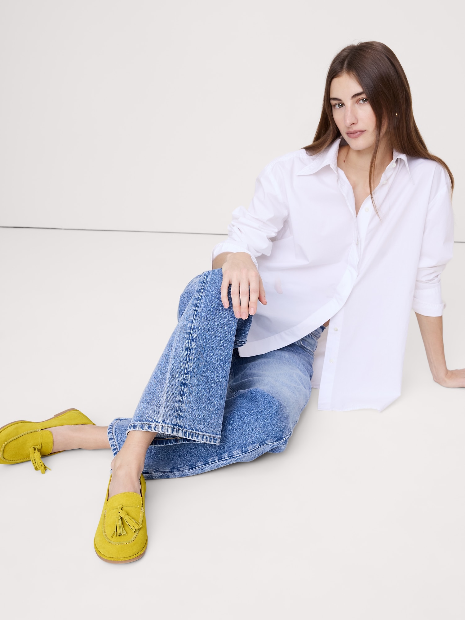 L'image numéro 2 présente Flâneur en suède italien à pampilles