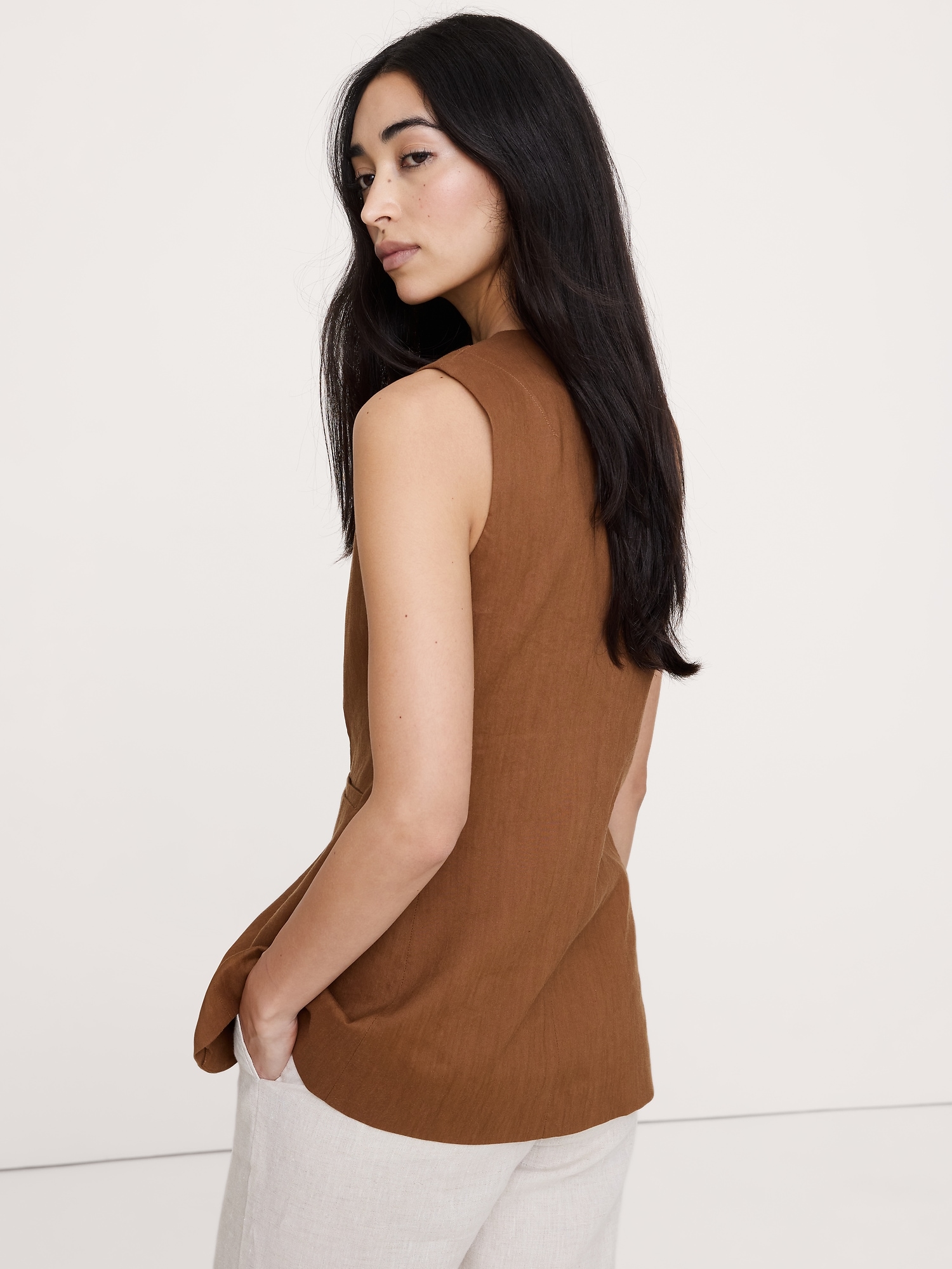 L'image numéro 3 présente Gilet long en lin et viscose extensible