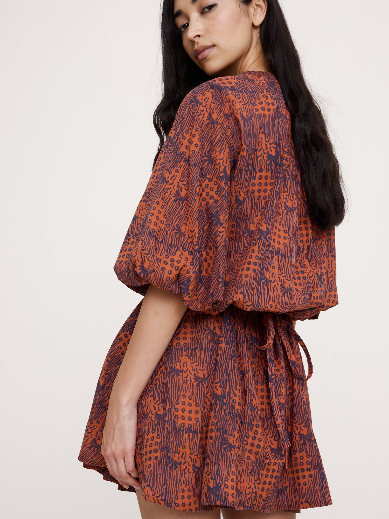 L'image numéro 5 présente Robe courte en coton léger