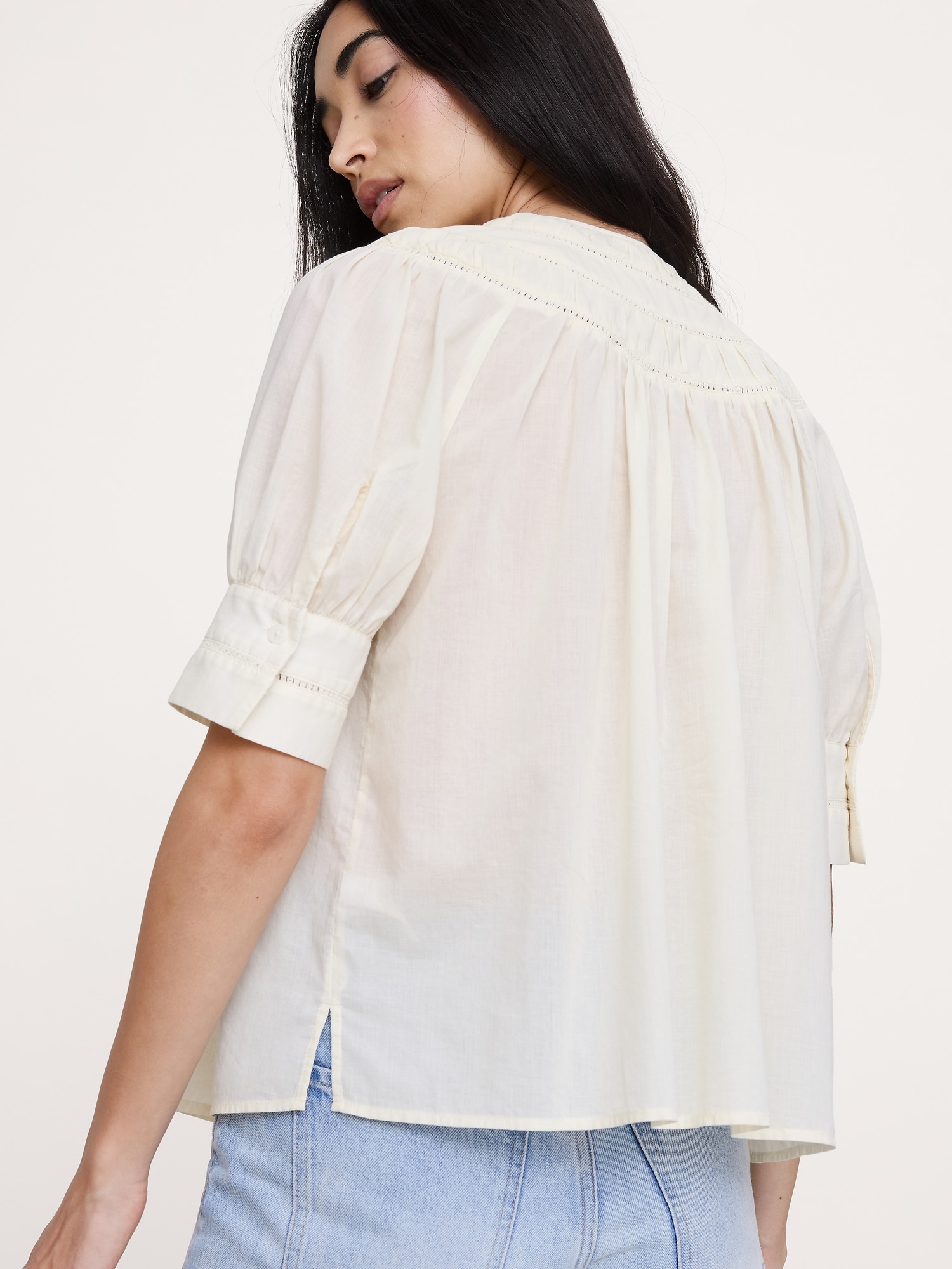 L'image numéro 5 présente Haut en coton léger avec dentelle incrustée