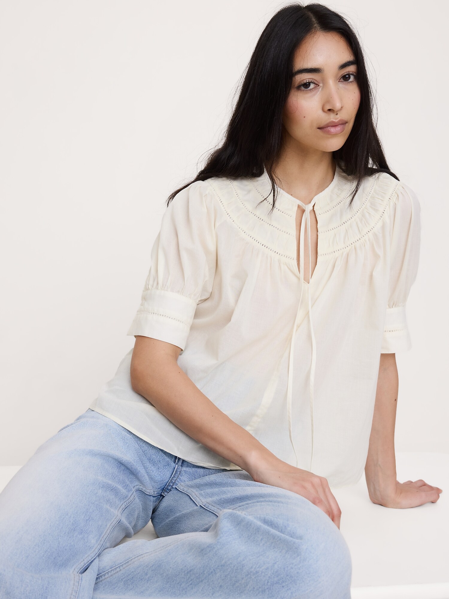 L'image numéro 6 présente Haut en coton léger avec dentelle incrustée