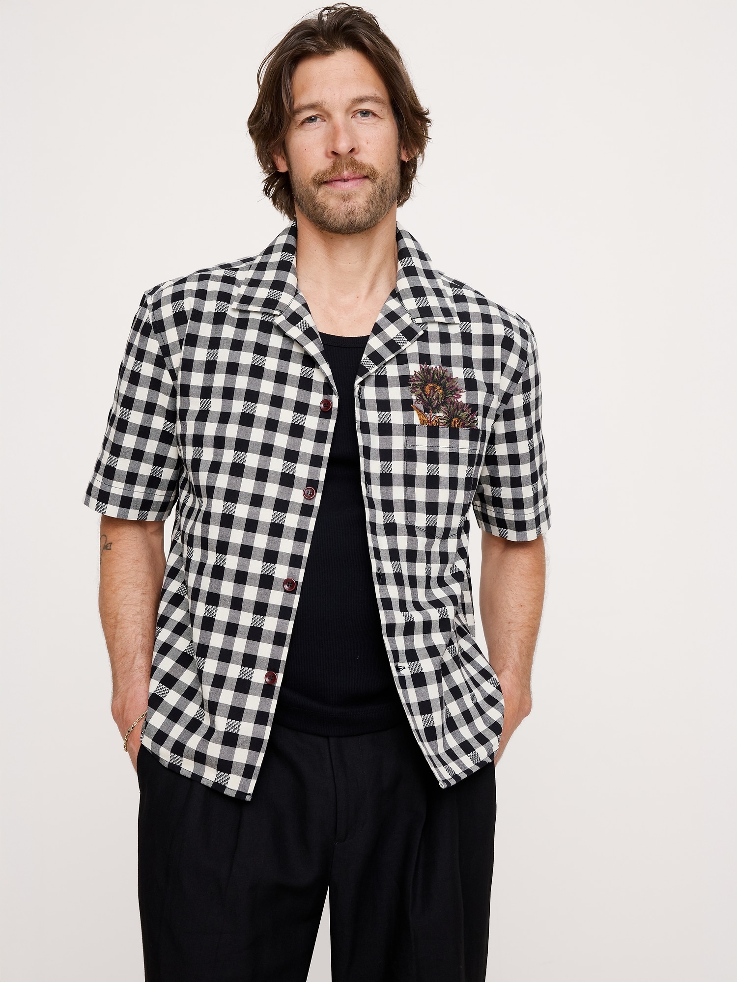 L'image numéro 3 présente Chemise de vacances décontractée en coton brodé