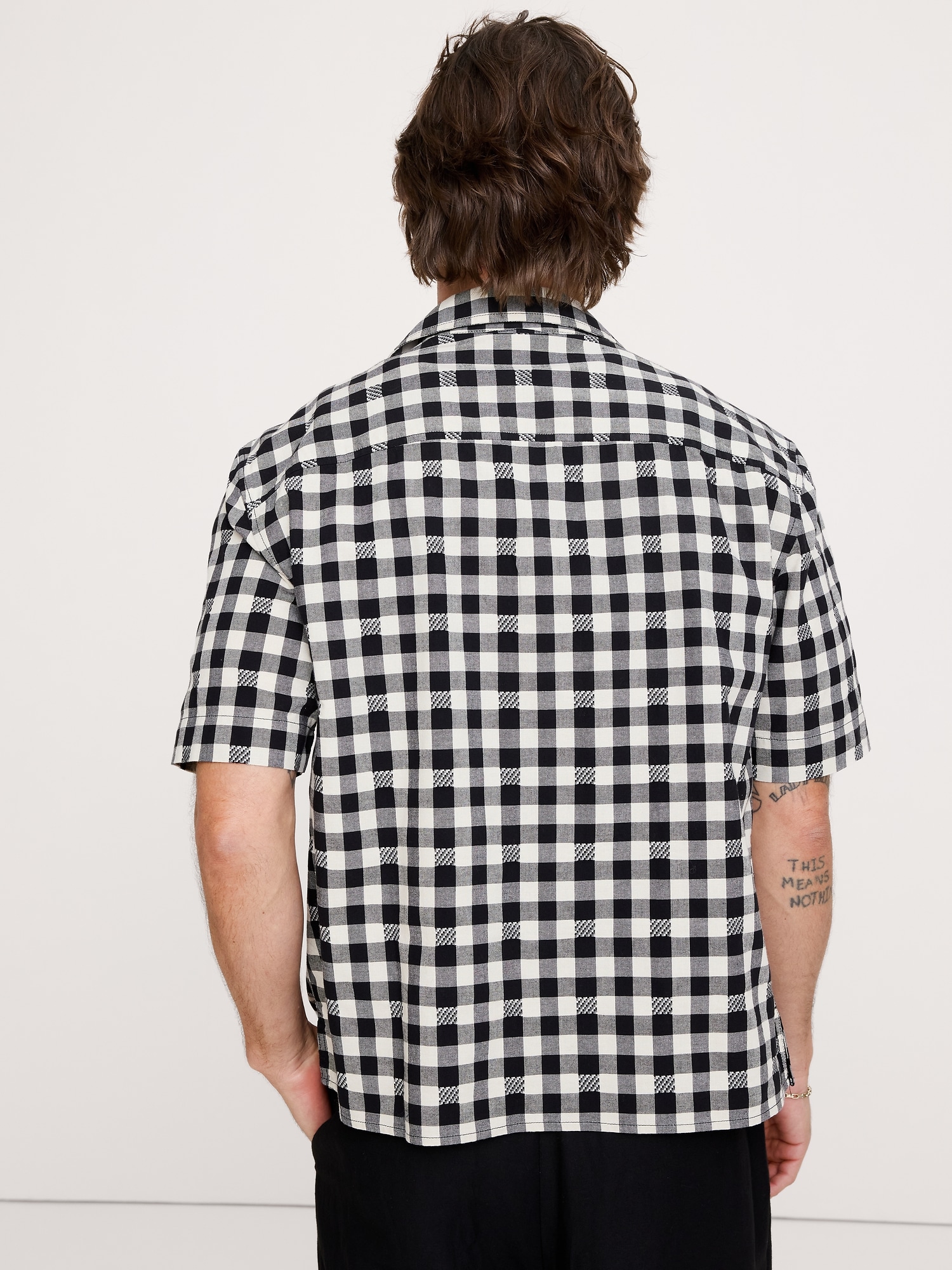 L'image numéro 2 présente Chemise de vacances décontractée en coton brodé