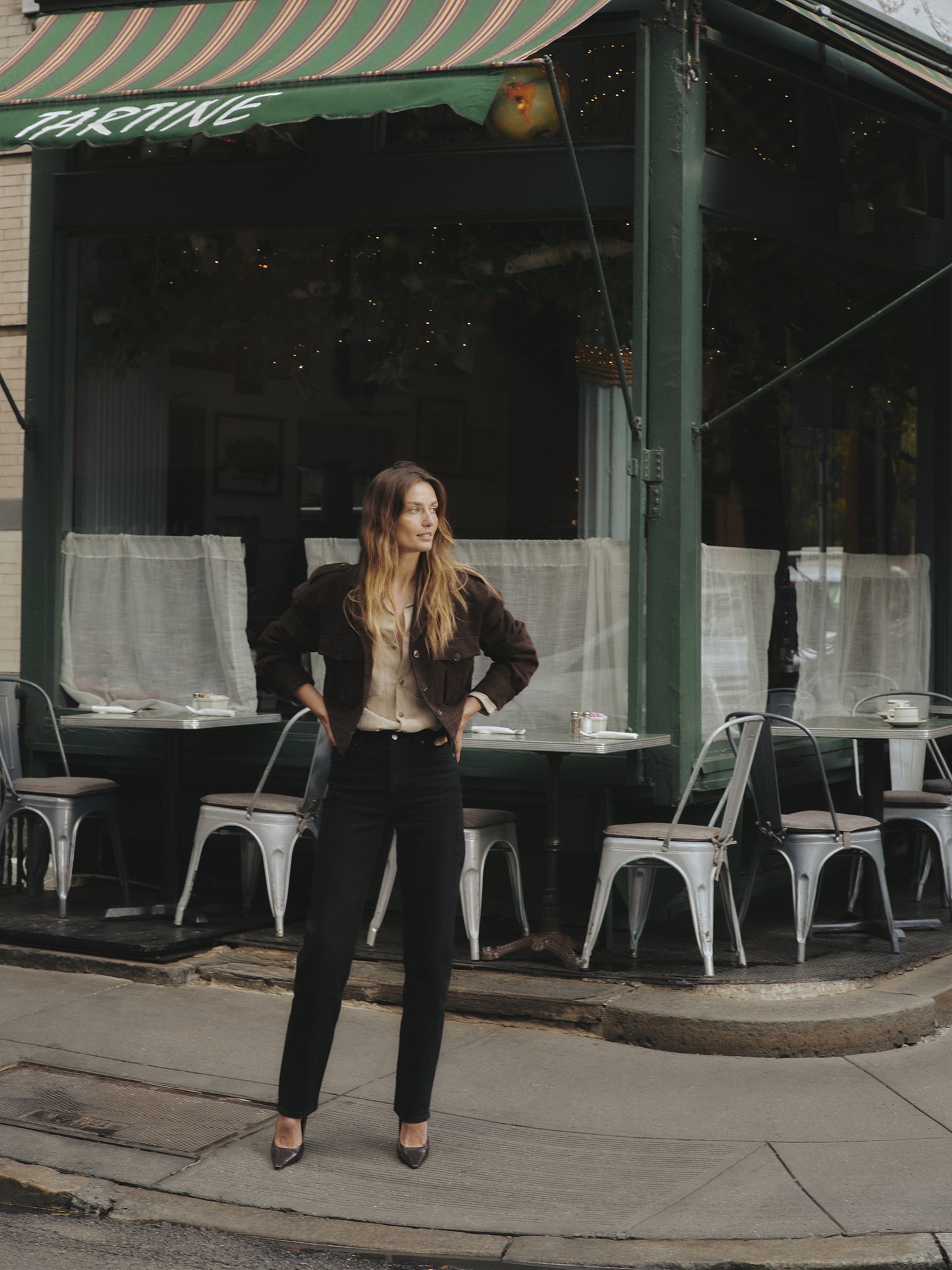 L'image numéro 8 présente Veste en suède à deux poches