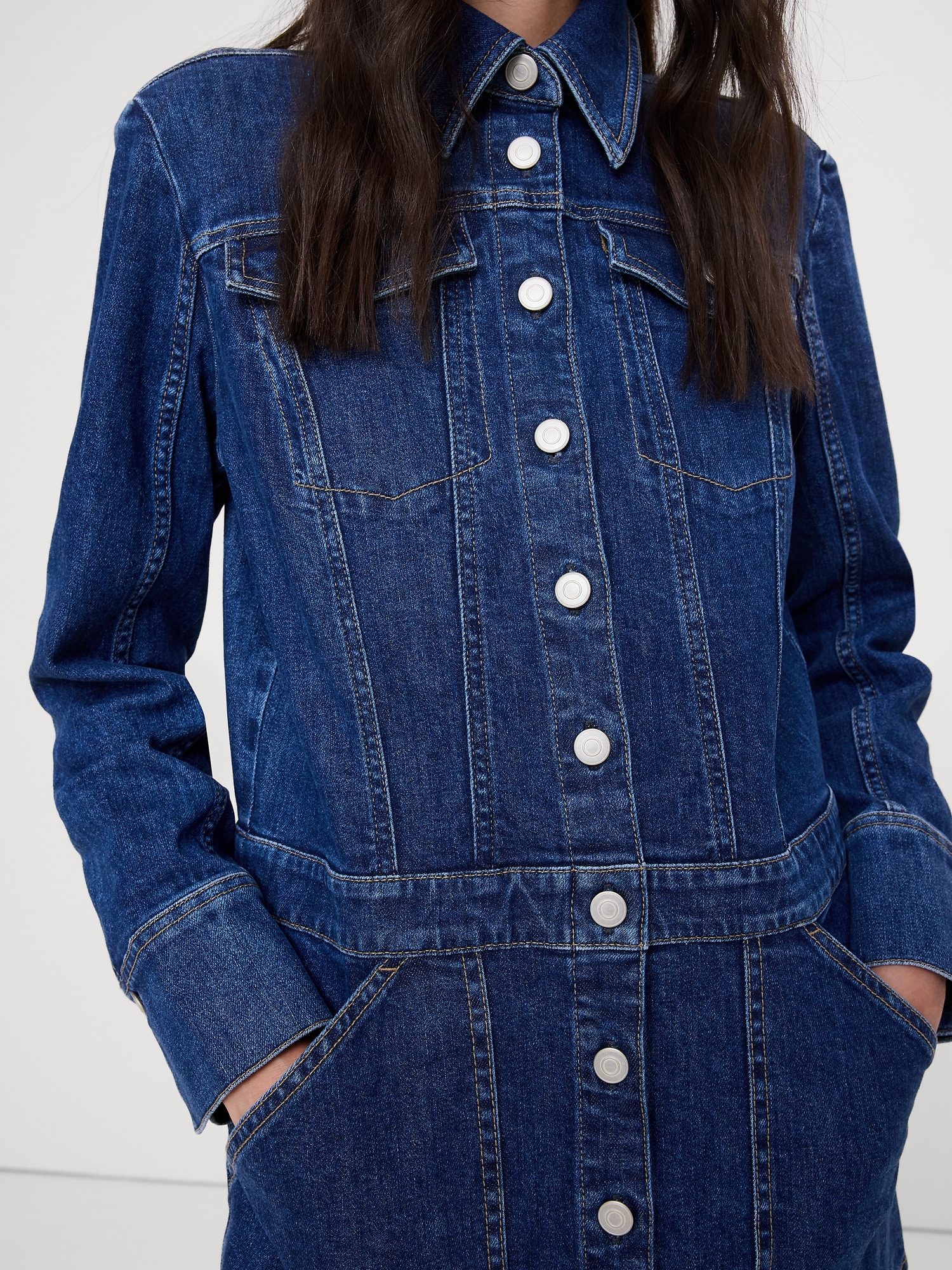 L'image numéro 3 présente Robe courte camionneur en denim